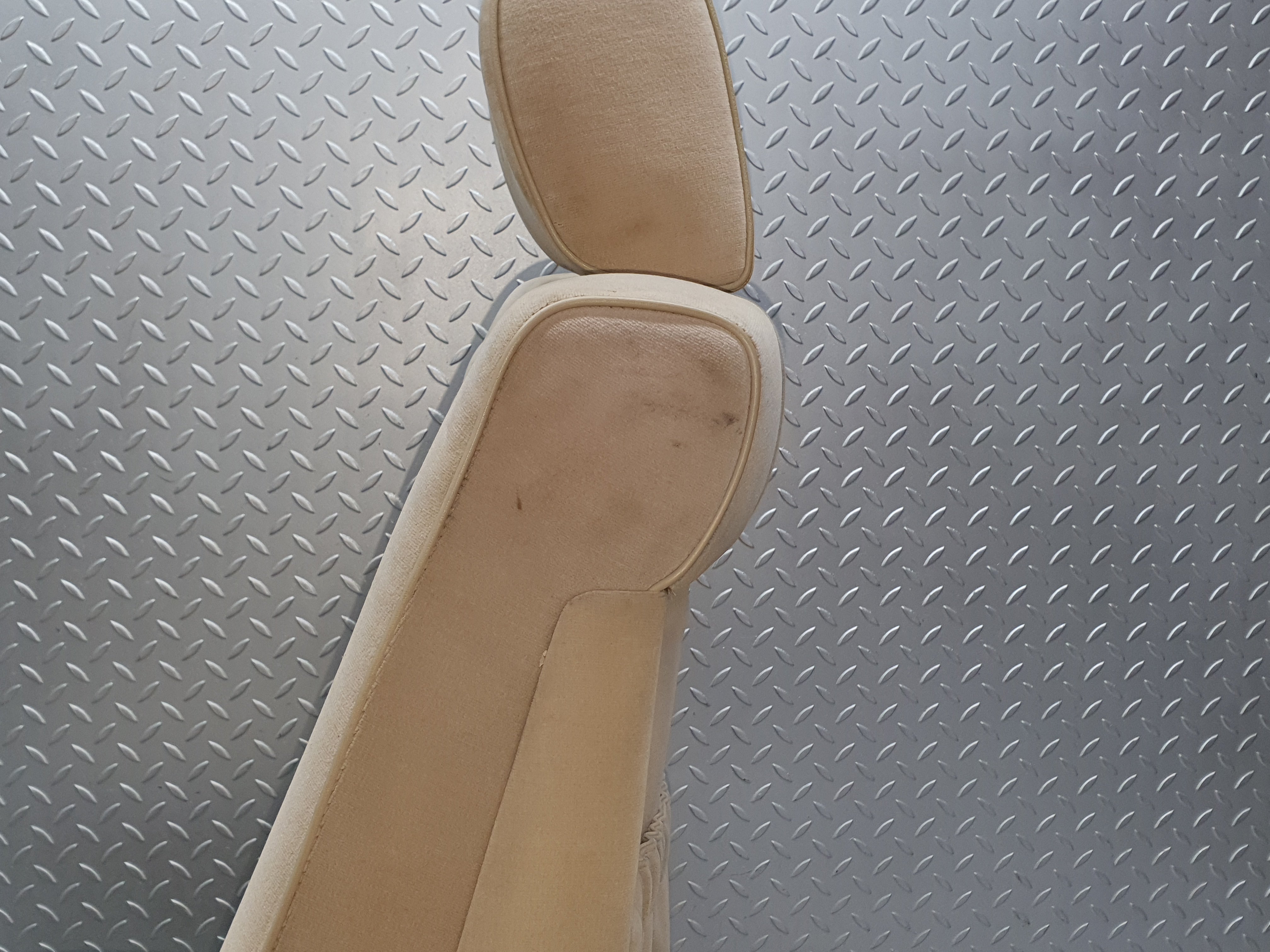 41133 Mercedes-Benz W126 300SE Front Left Seat Passenger Seat Beige 1269102950