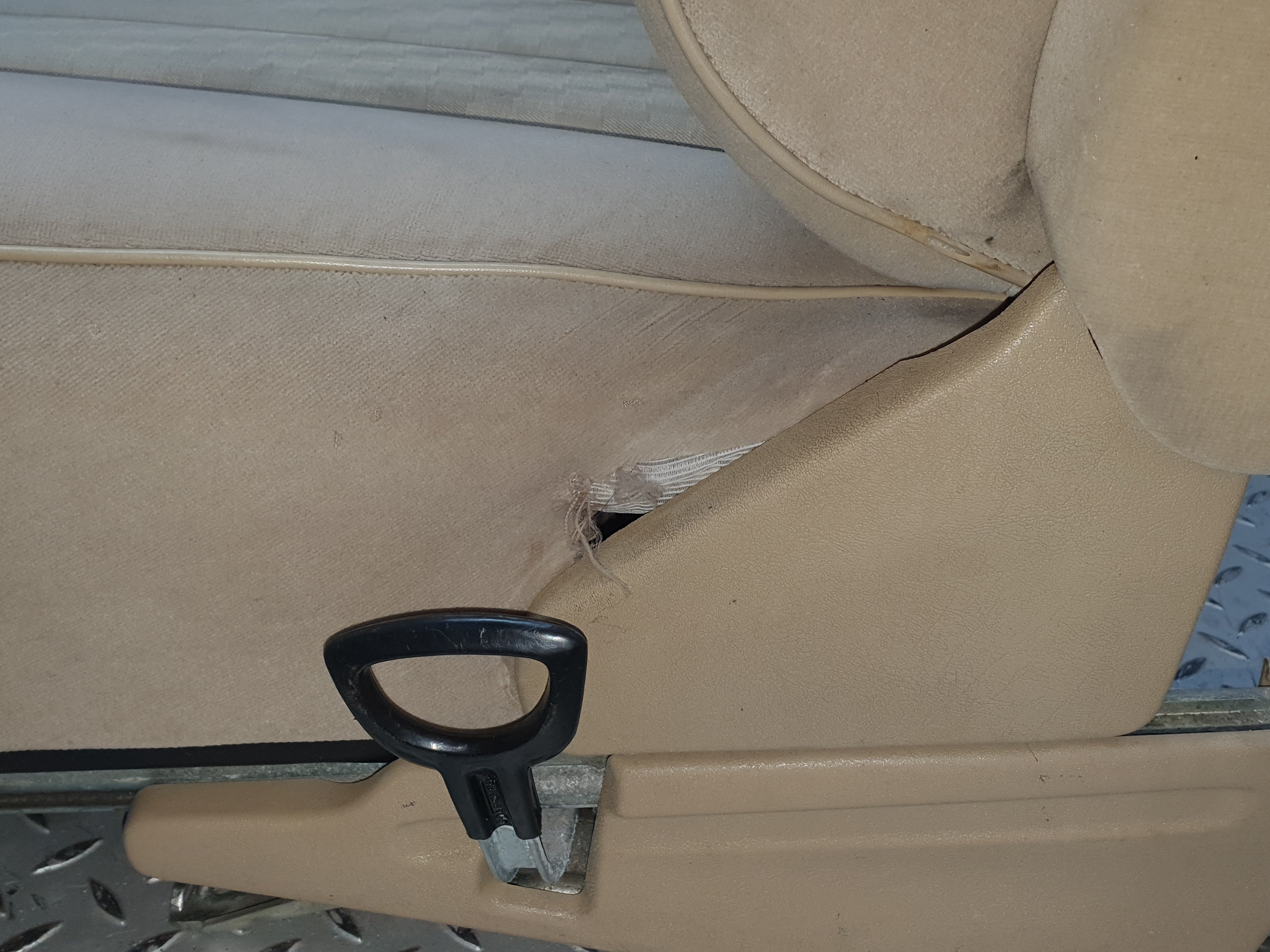 41133 Mercedes-Benz W126 300SE Front Left Seat Passenger Seat Beige 1269102950