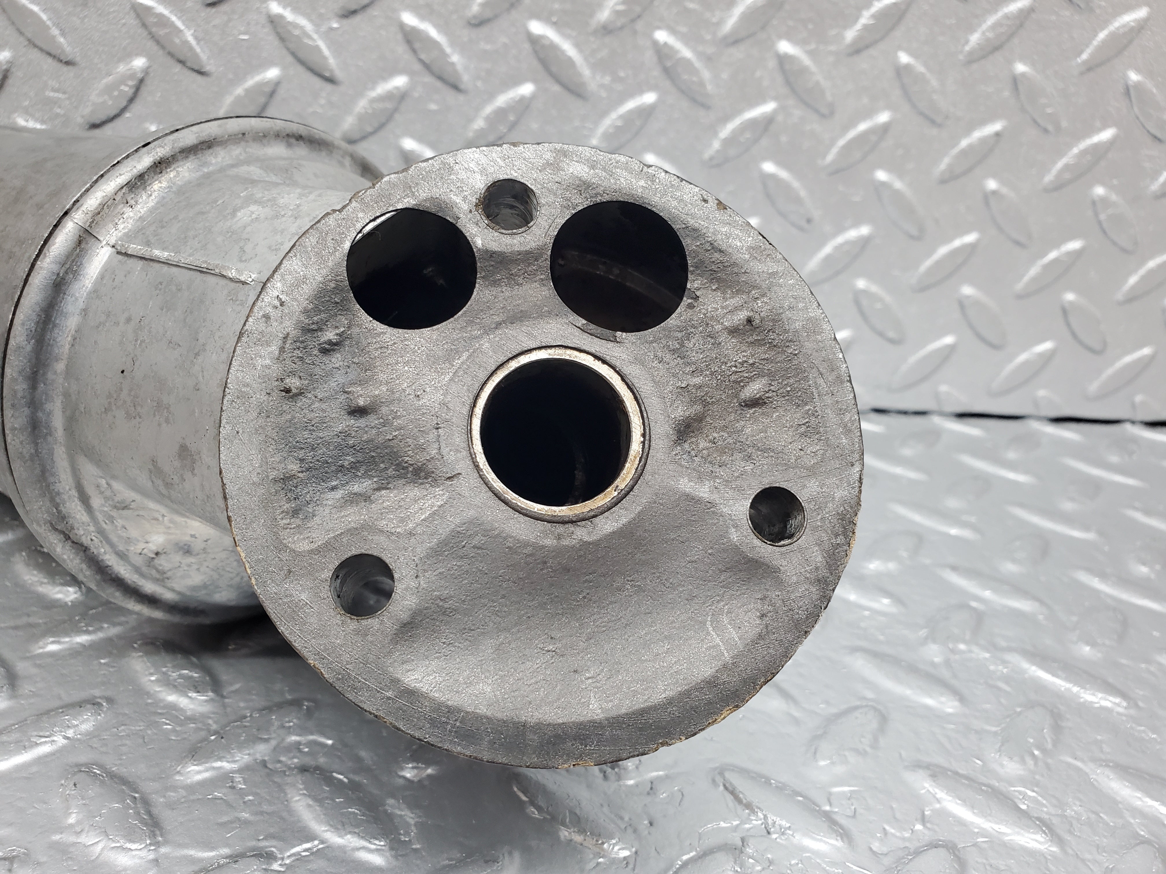 0902 Mercedes-Benz C107 350SLC Coupe Coupe Oil Filter Housing MANN 1161840309