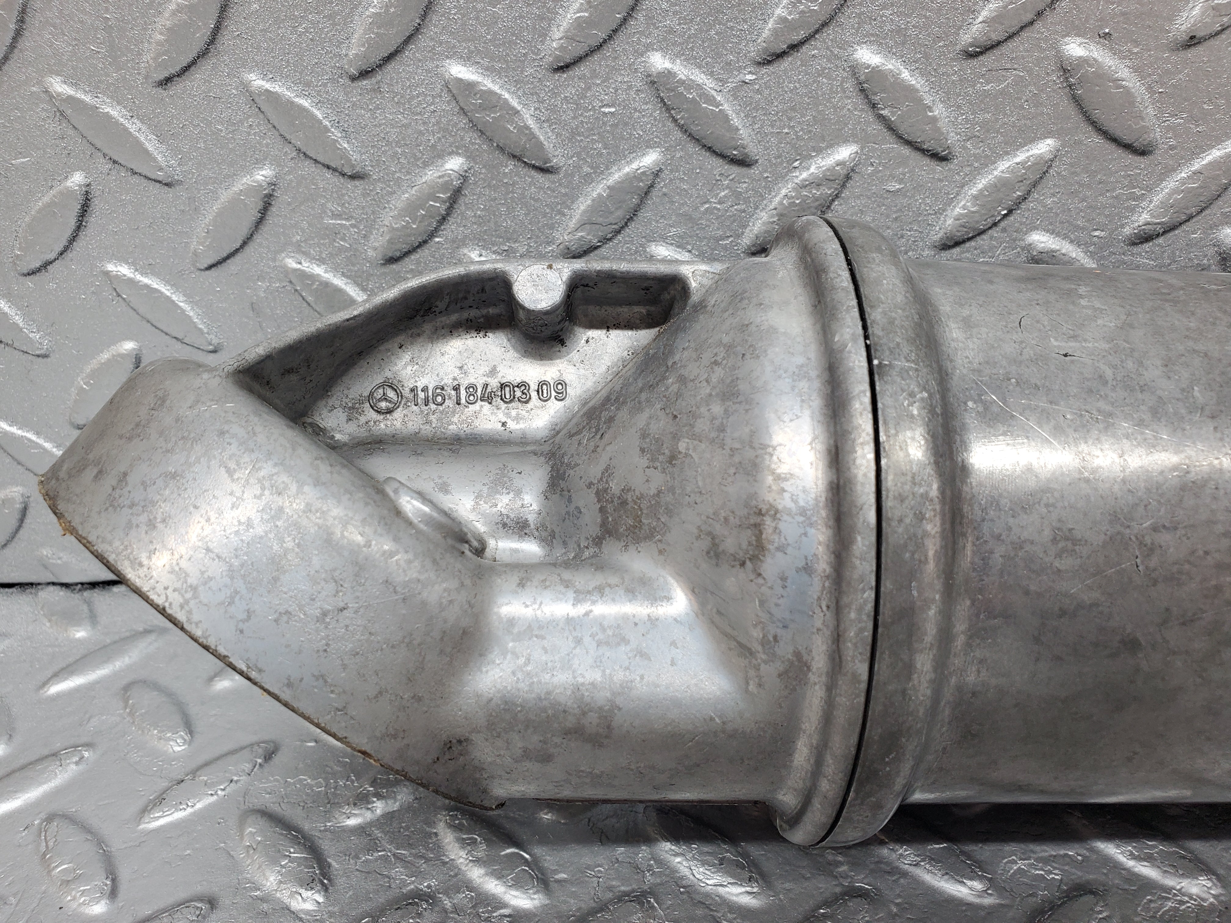 0902 Mercedes-Benz C107 350SLC Coupe Coupe Oil Filter Housing MANN 1161840309