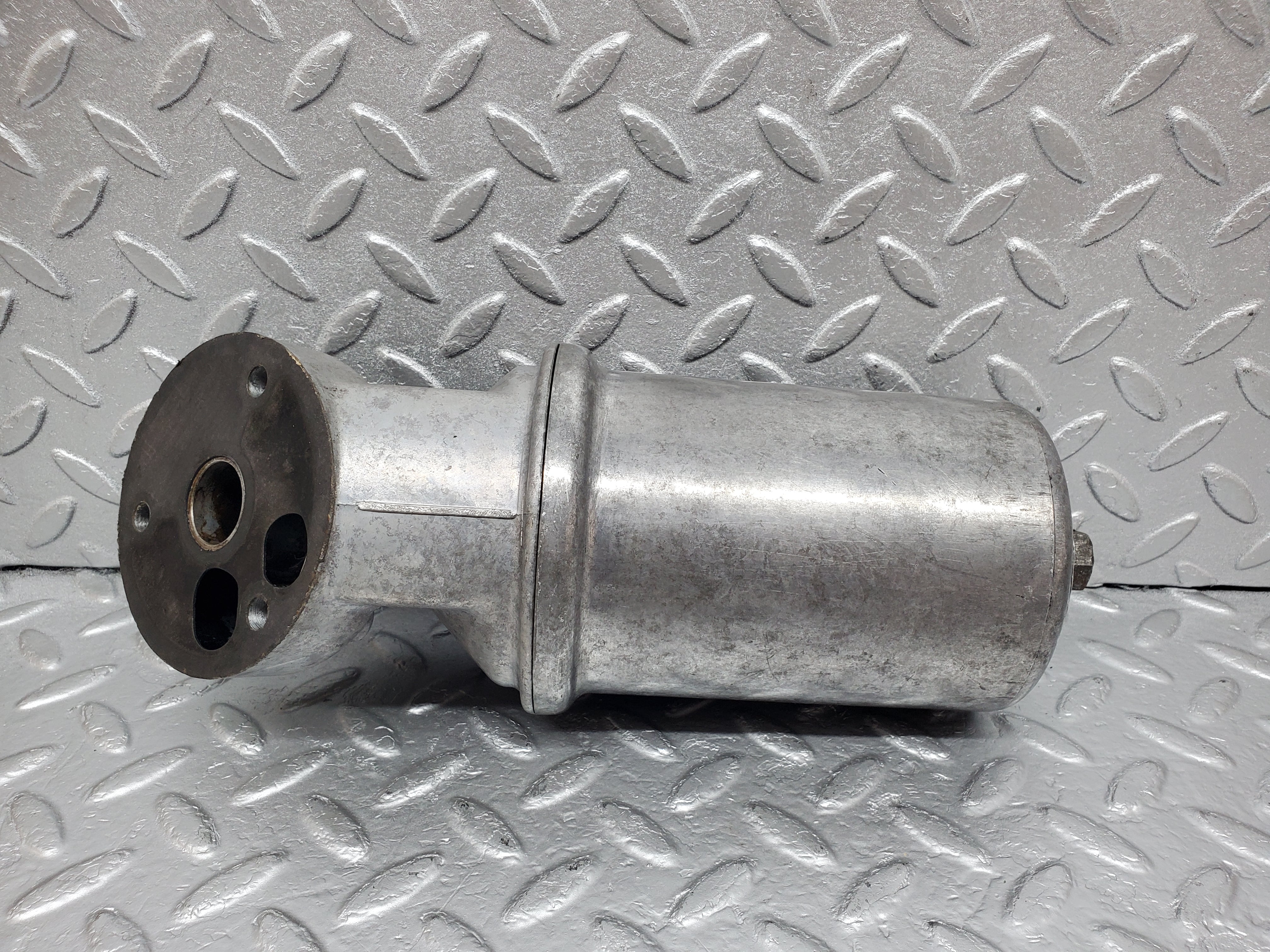 0902 Mercedes-Benz C107 350SLC Coupe Coupe Oil Filter Housing MANN 1161840309