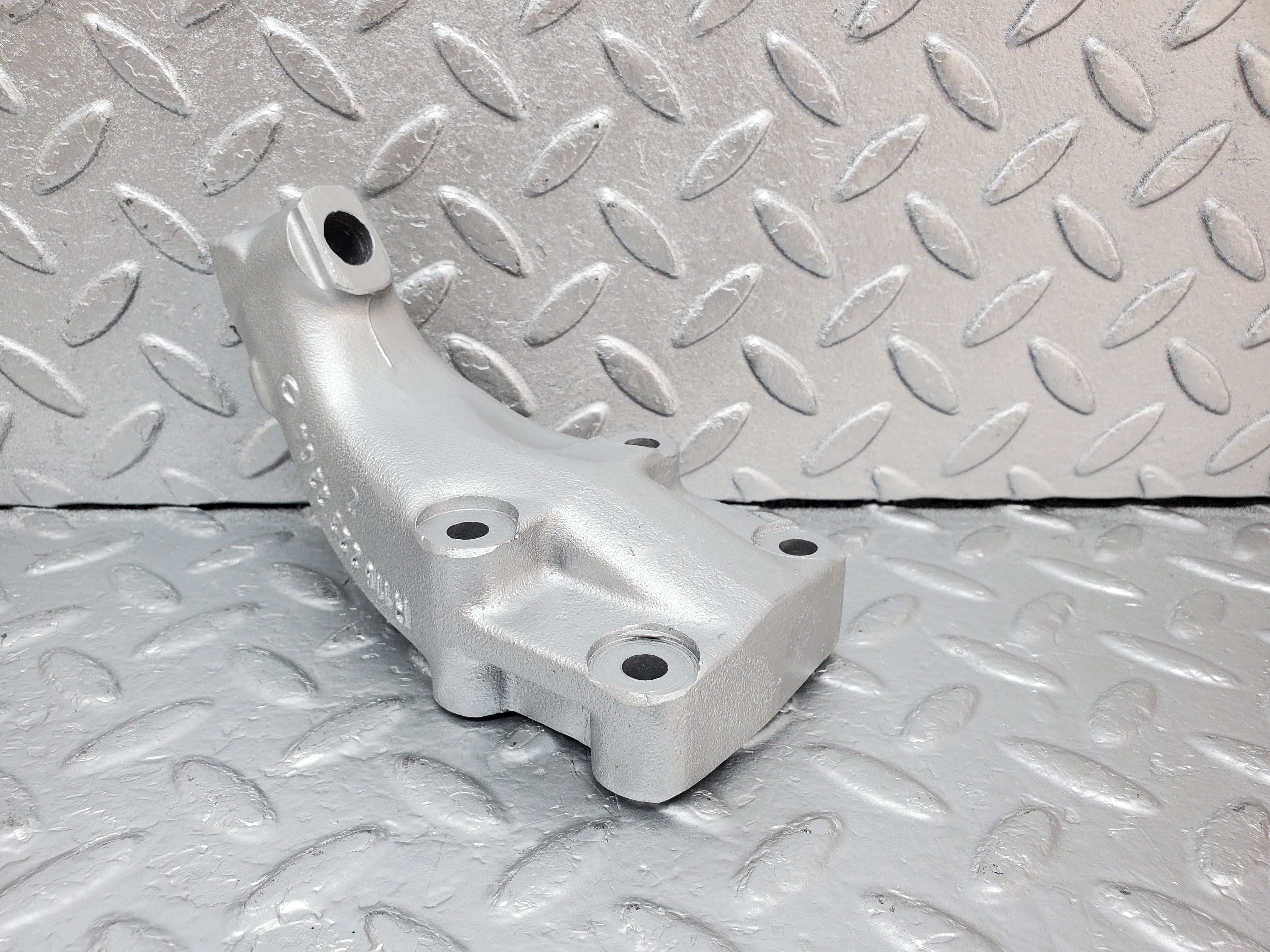 0912 Mercedes-Benz C107 350SLC Coupe Coupe Engine Mount Bracket Left 1162232204