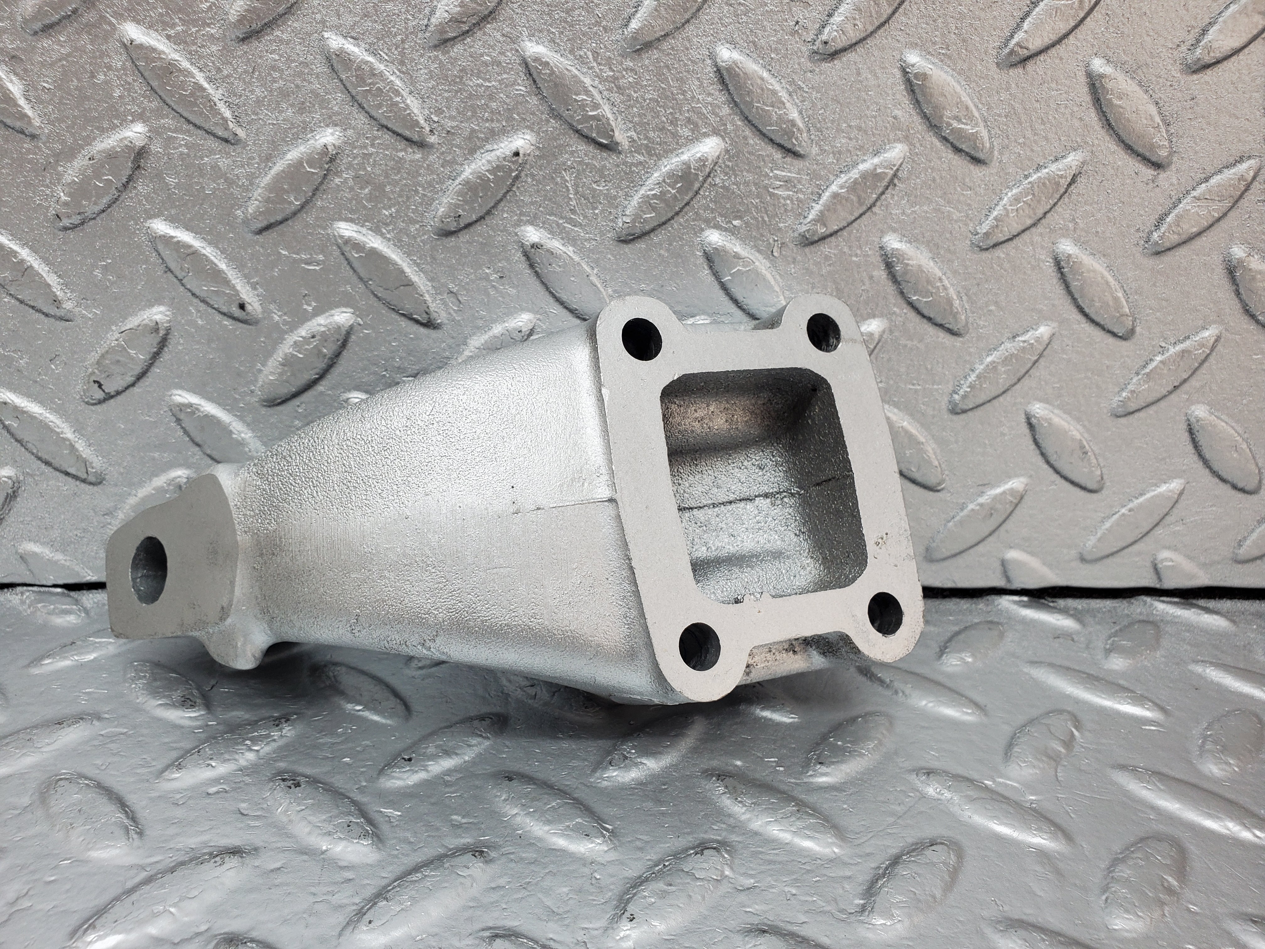 0912 Mercedes-Benz C107 350SLC Coupe Coupe Engine Mount Bracket Left 1162232204