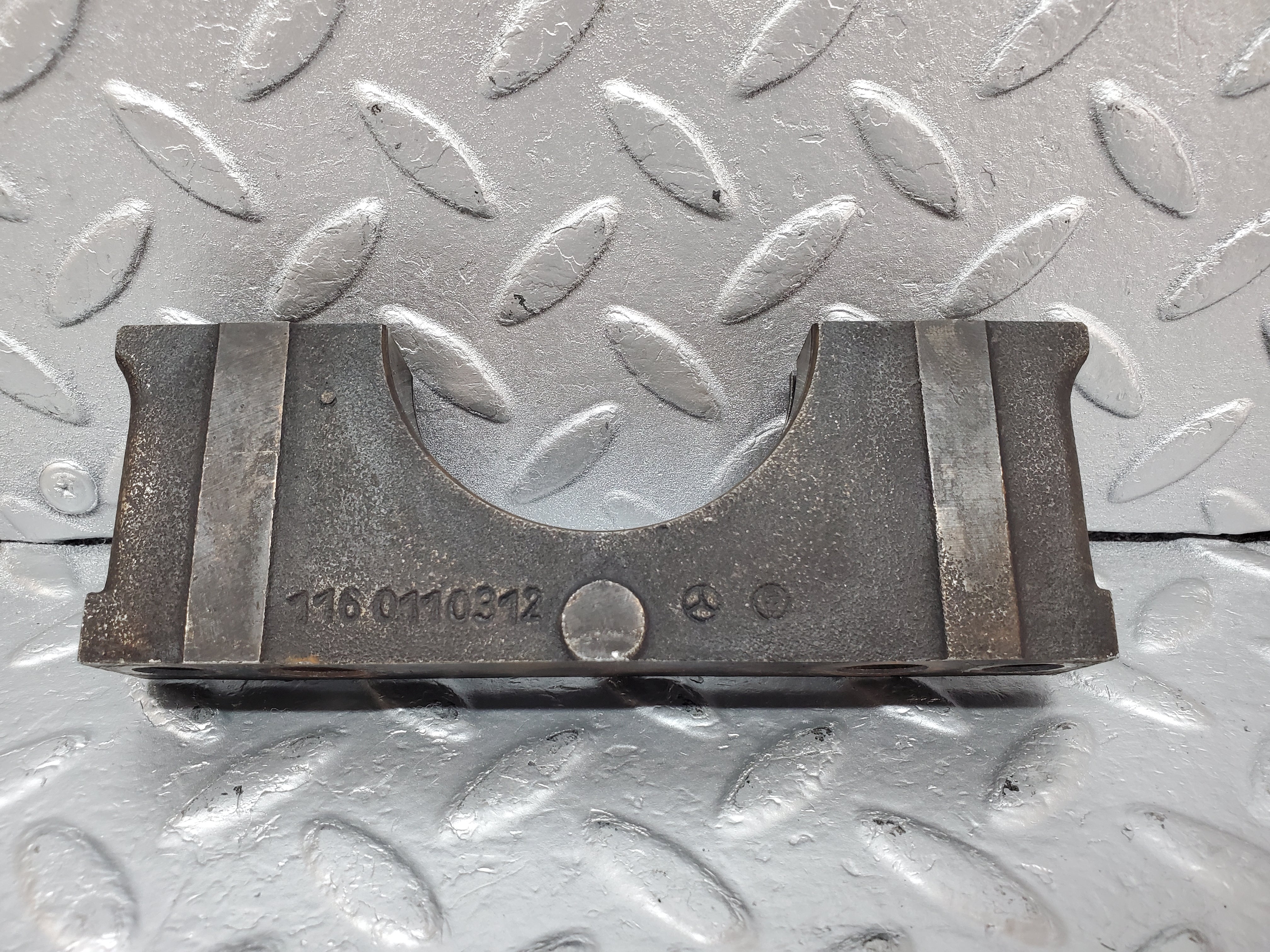 0919 Mercedes-Benz C107 350SLC Coupe Crankshaft Bearing Holder  1160110312