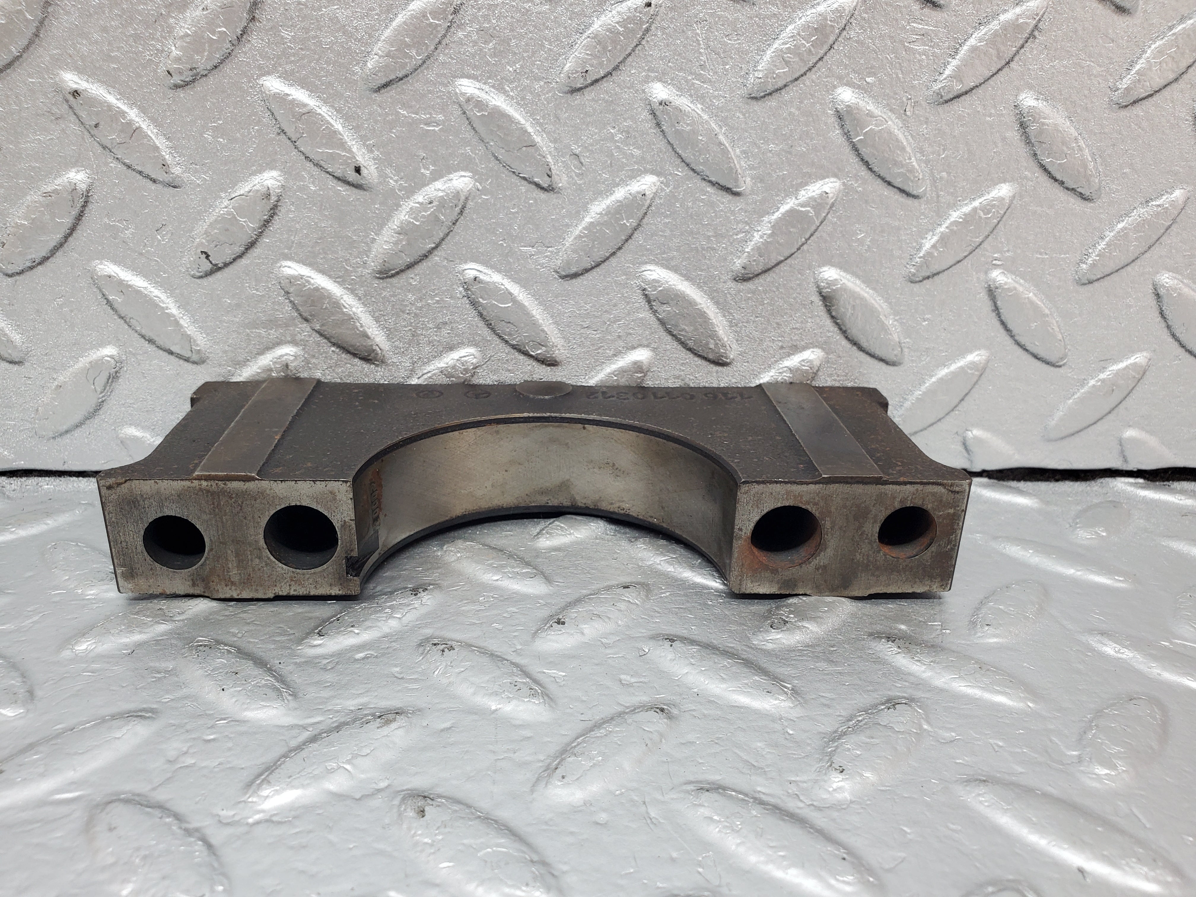 0920 Mercedes-Benz C107 350SLC Coupe Coupe Crankshaft Bearing Holder  1160110312