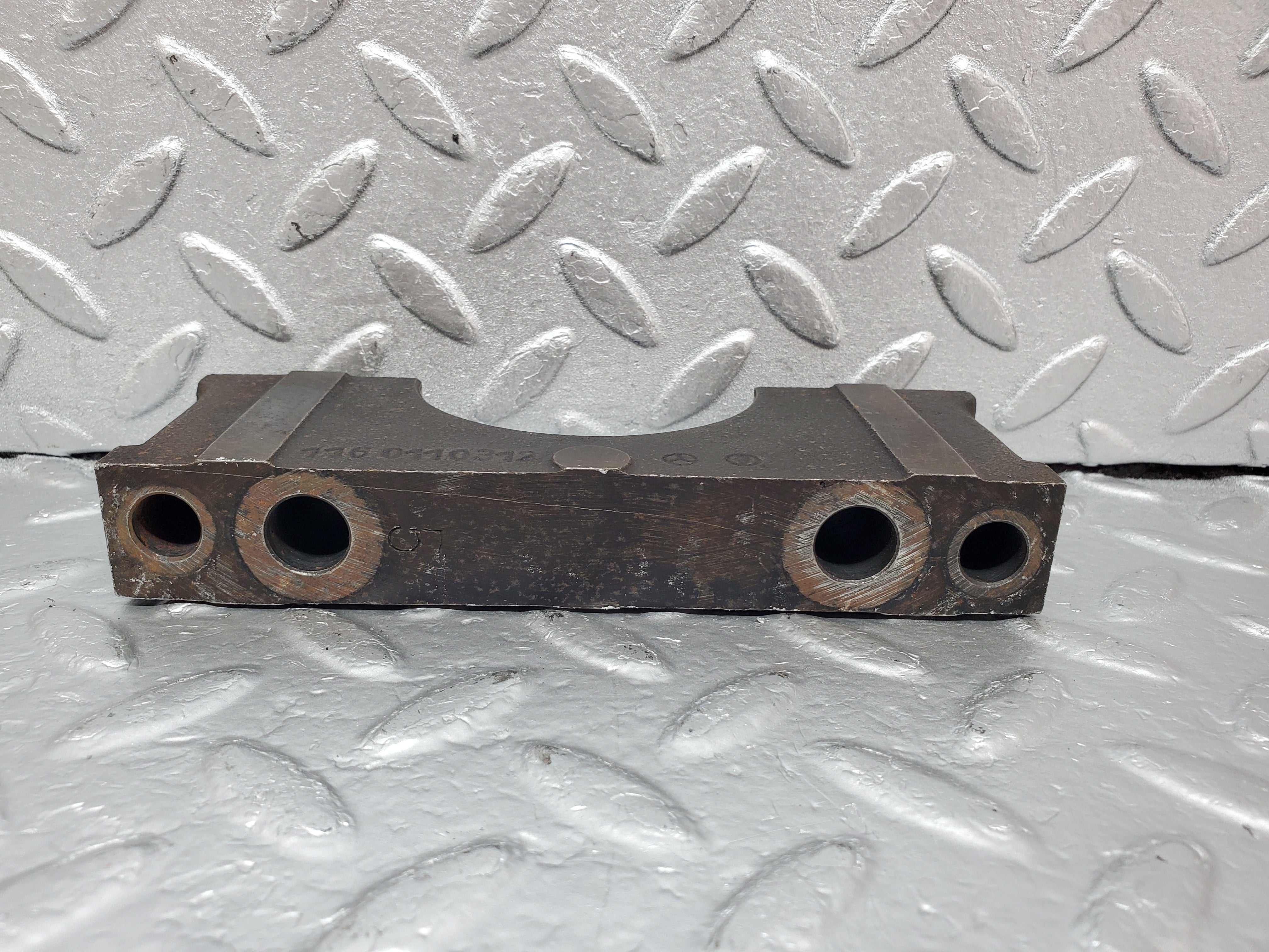 0920 Mercedes-Benz C107 350SLC Coupe Coupe Crankshaft Bearing Holder  1160110312