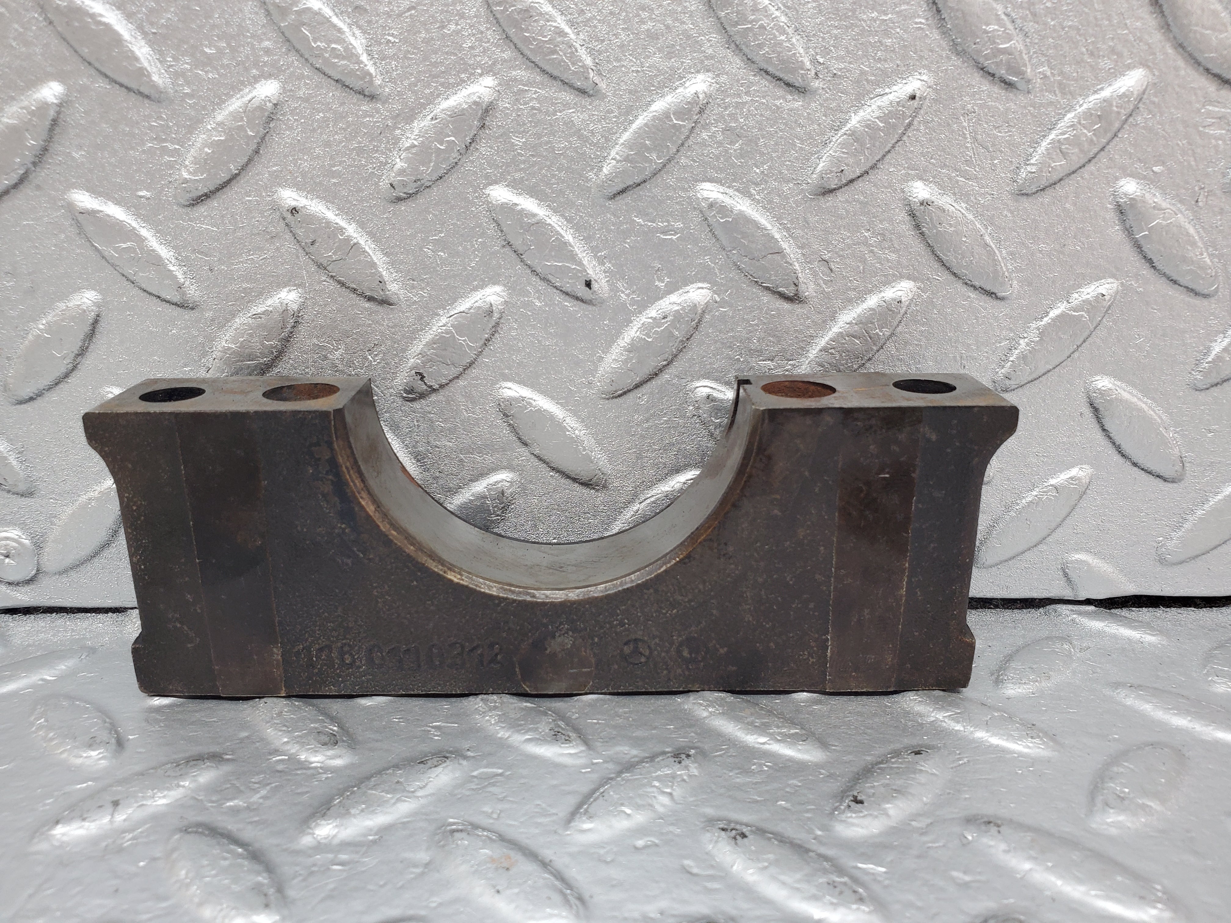 0921 Mercedes-Benz C107 350SLC Coupe Crankshaft Bearing Holder 1160110312
