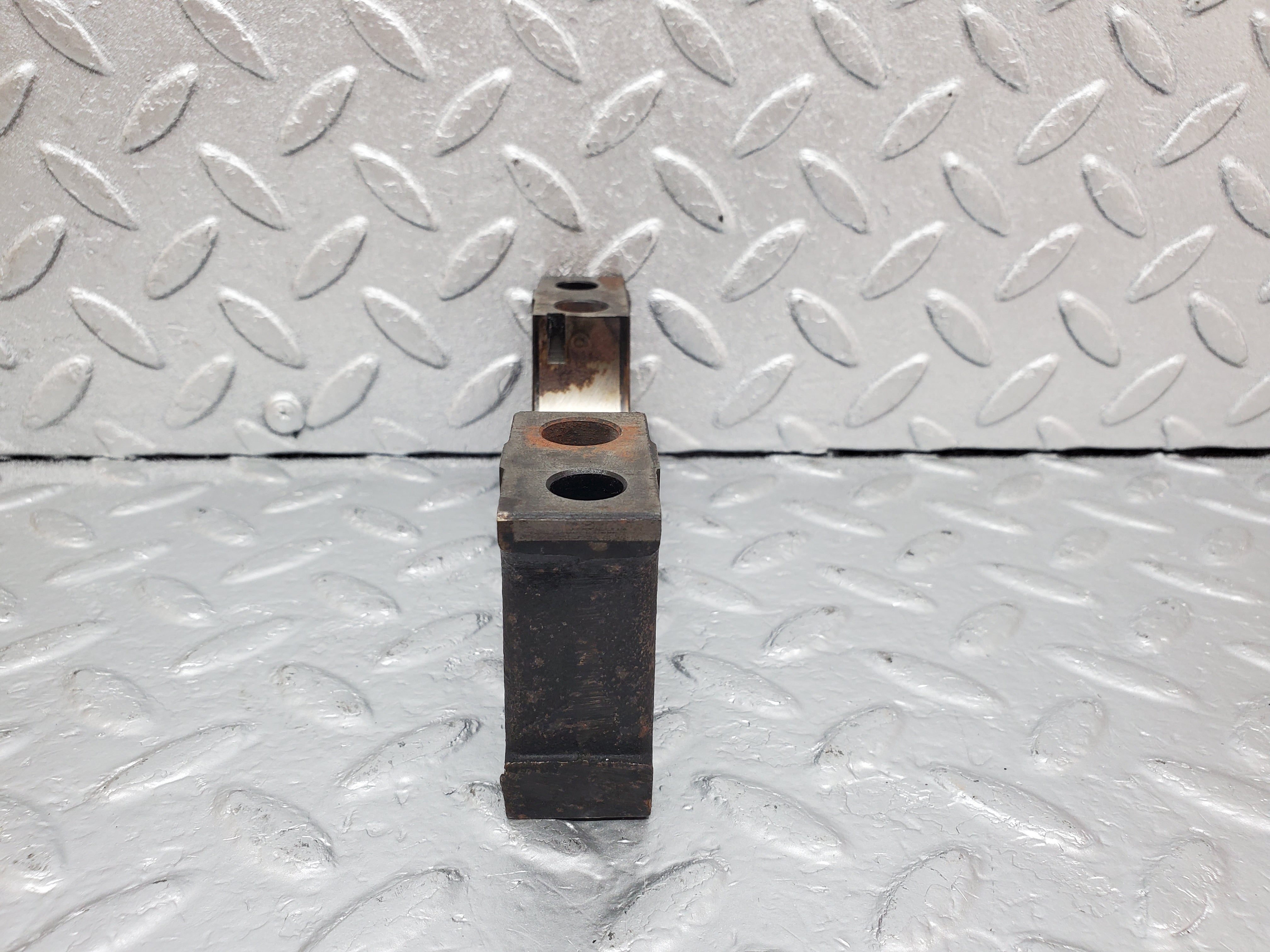 0922 Mercedes-Benz C107 350SLC Coupe Crankshaft Bearing Holder 1160110312