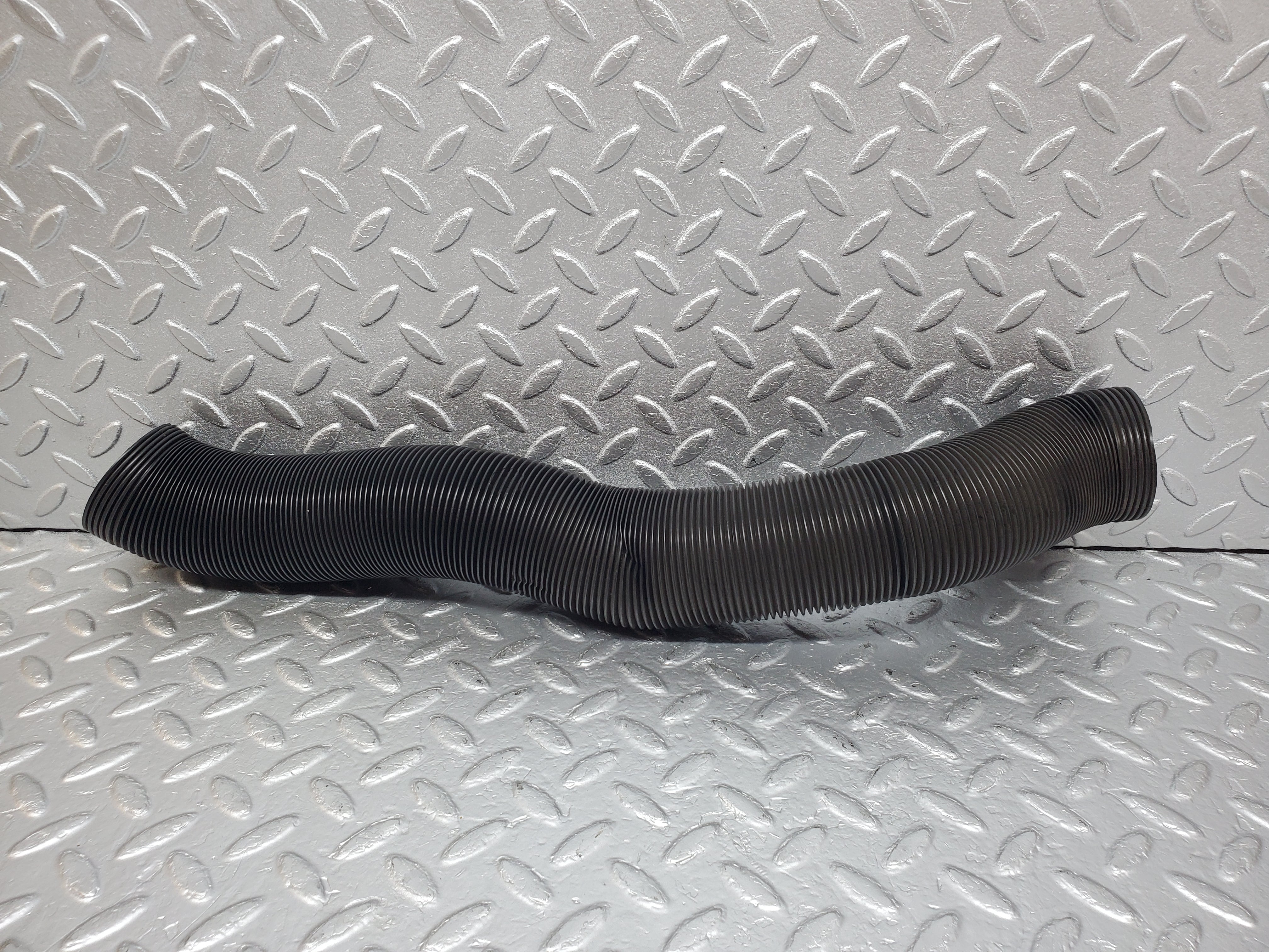 0965 Mercedes-Benz C123 230CE Air Duct Pipe Hose