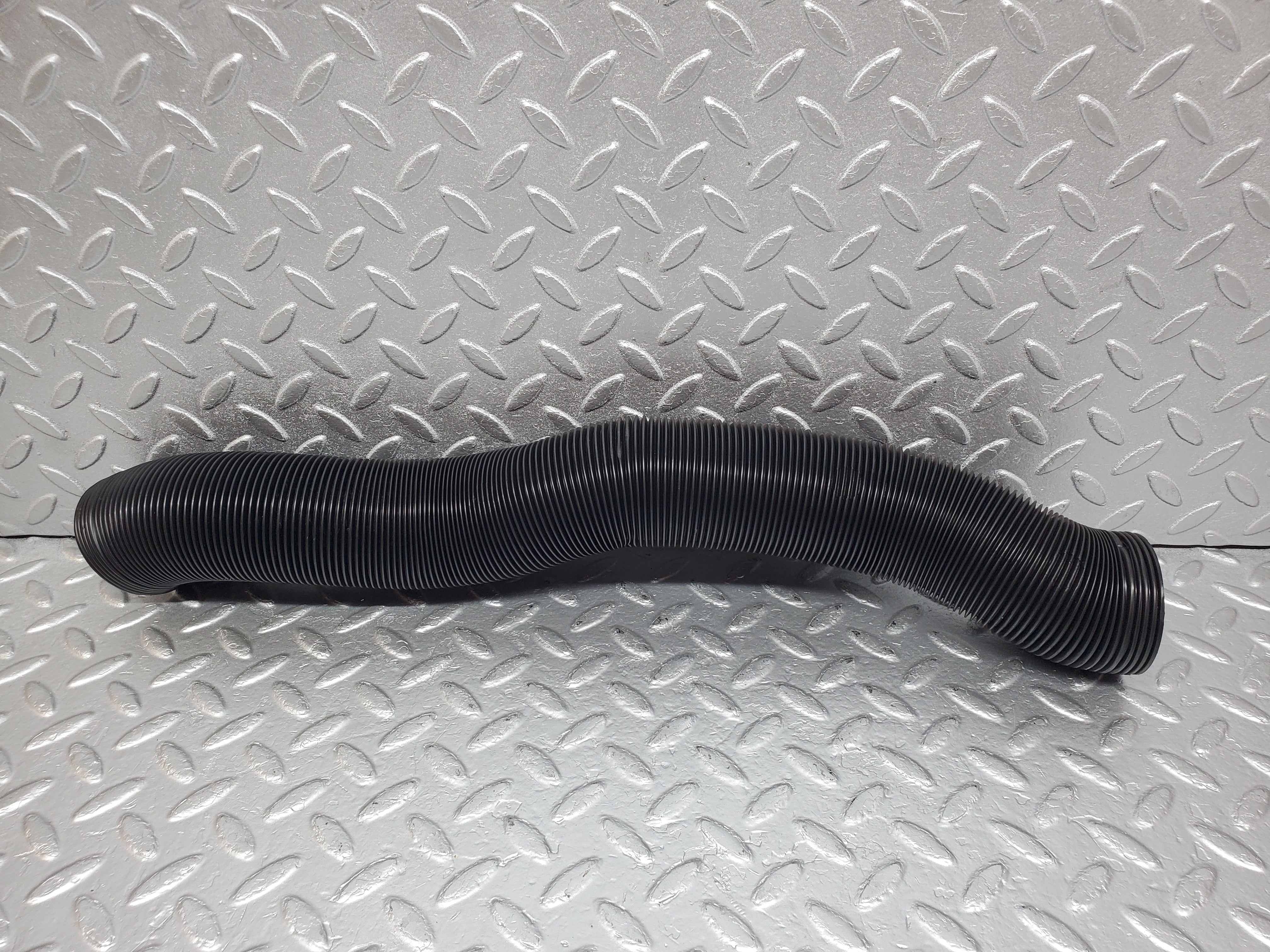 0965 Mercedes-Benz C123 230CE Air Duct Pipe Hose
