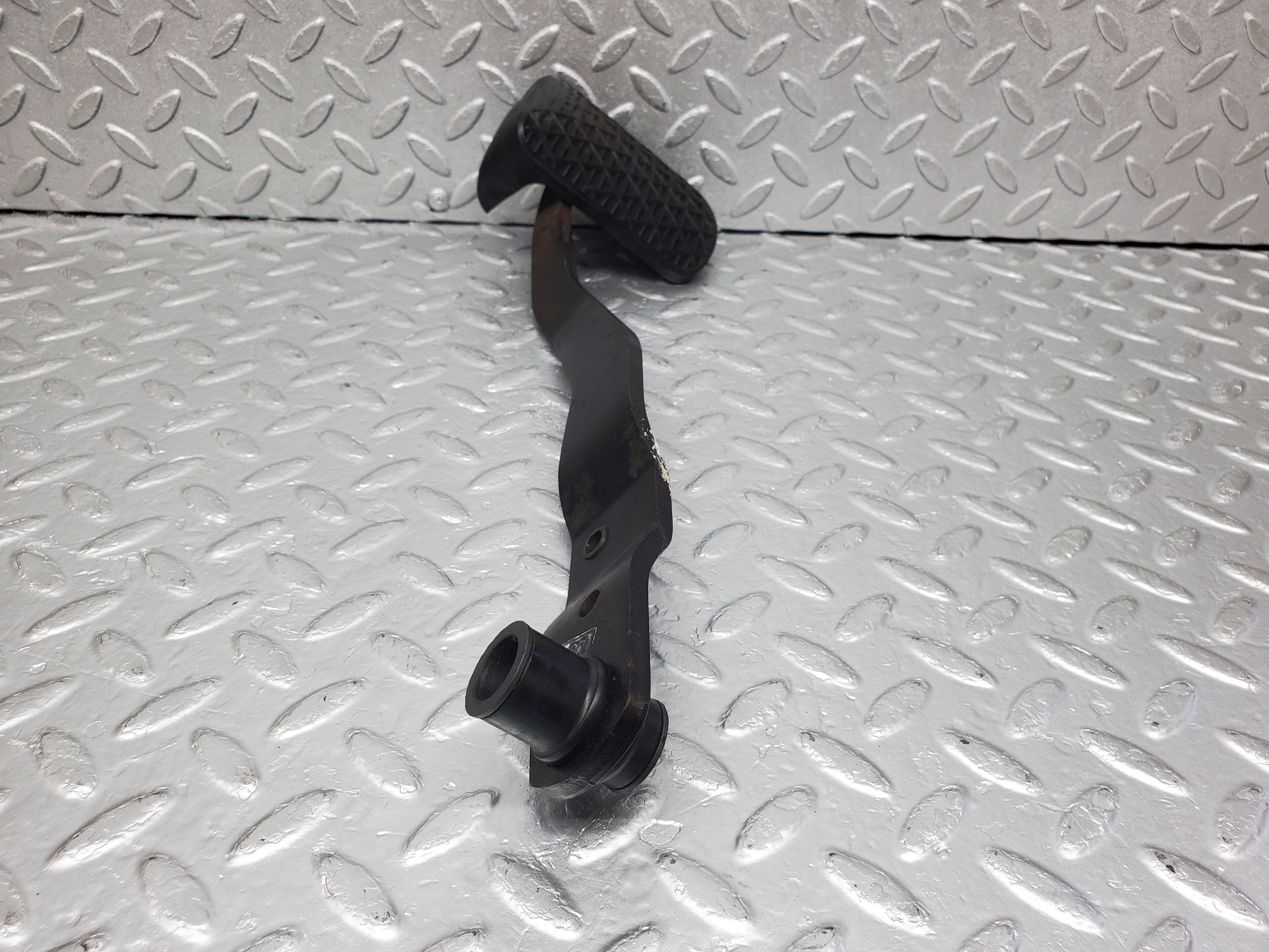 0972 Mercedes-Benz C123 230CE Brake Pedal With Rubber 1232910082