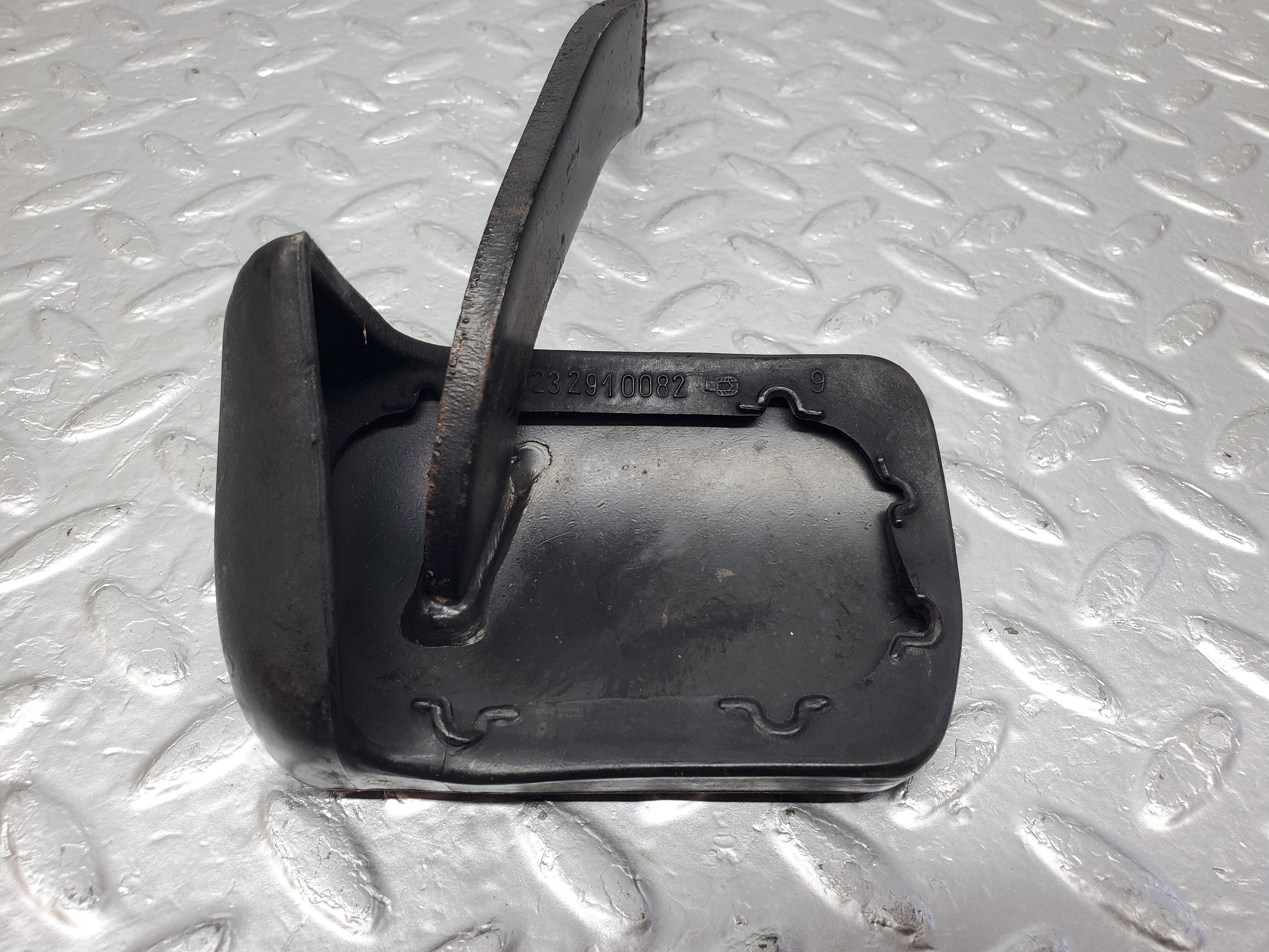 0972 Mercedes-Benz C123 230CE Brake Pedal With Rubber 1232910082