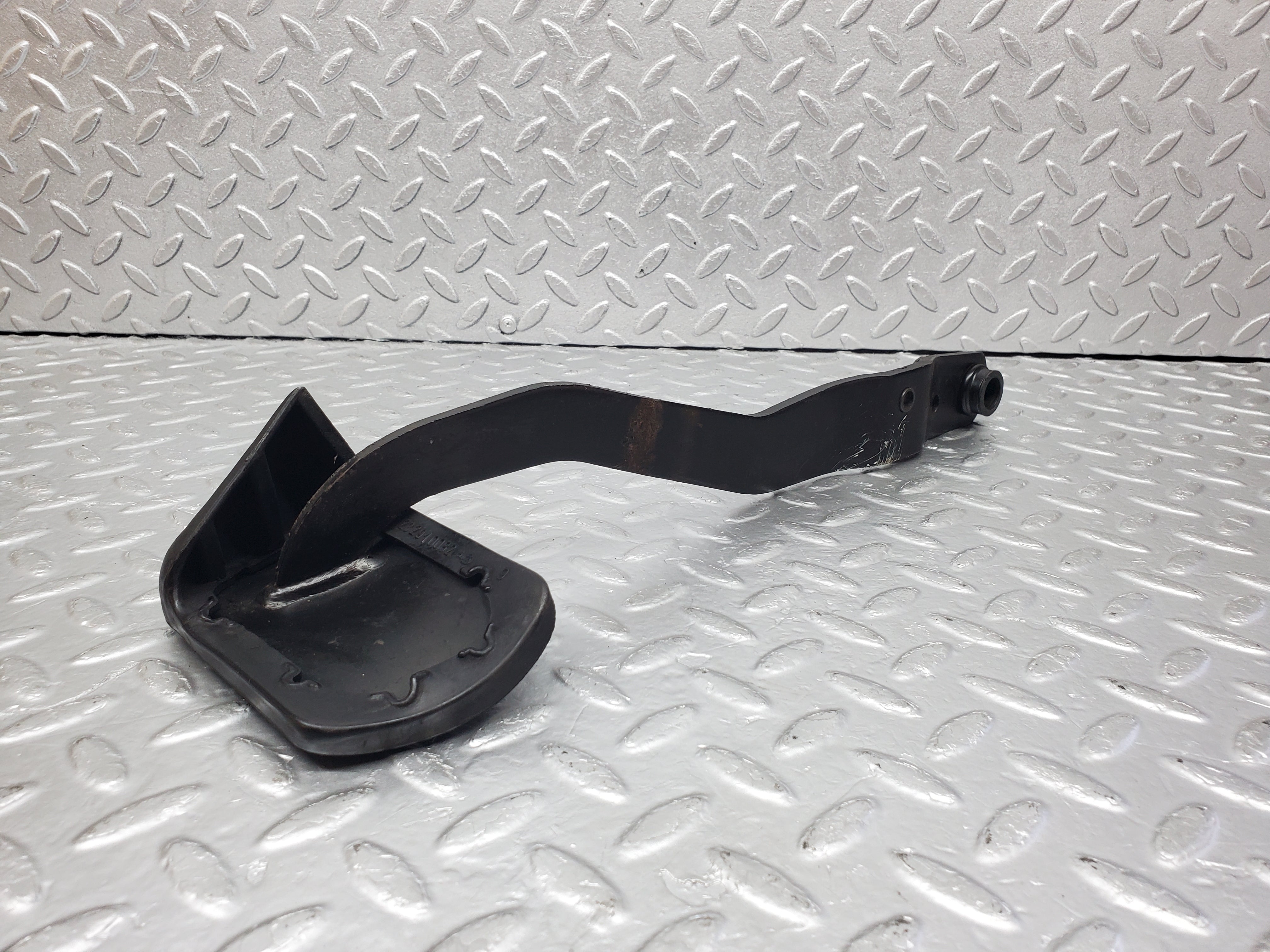 0972 Mercedes-Benz C123 230CE Brake Pedal With Rubber 1232910082