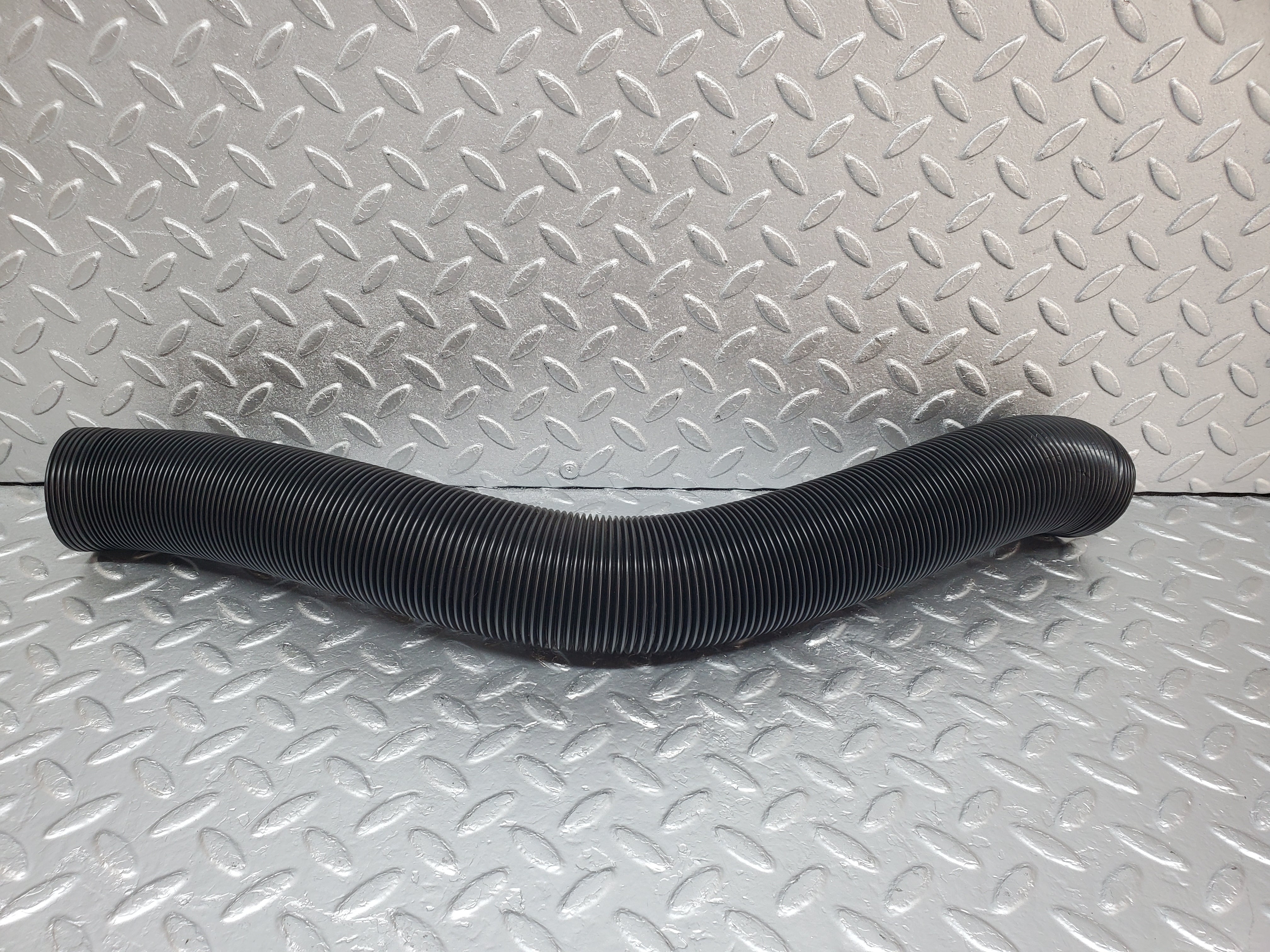 1022 Mercedes-Benz C123 230CE Air Duct Pipe Hose