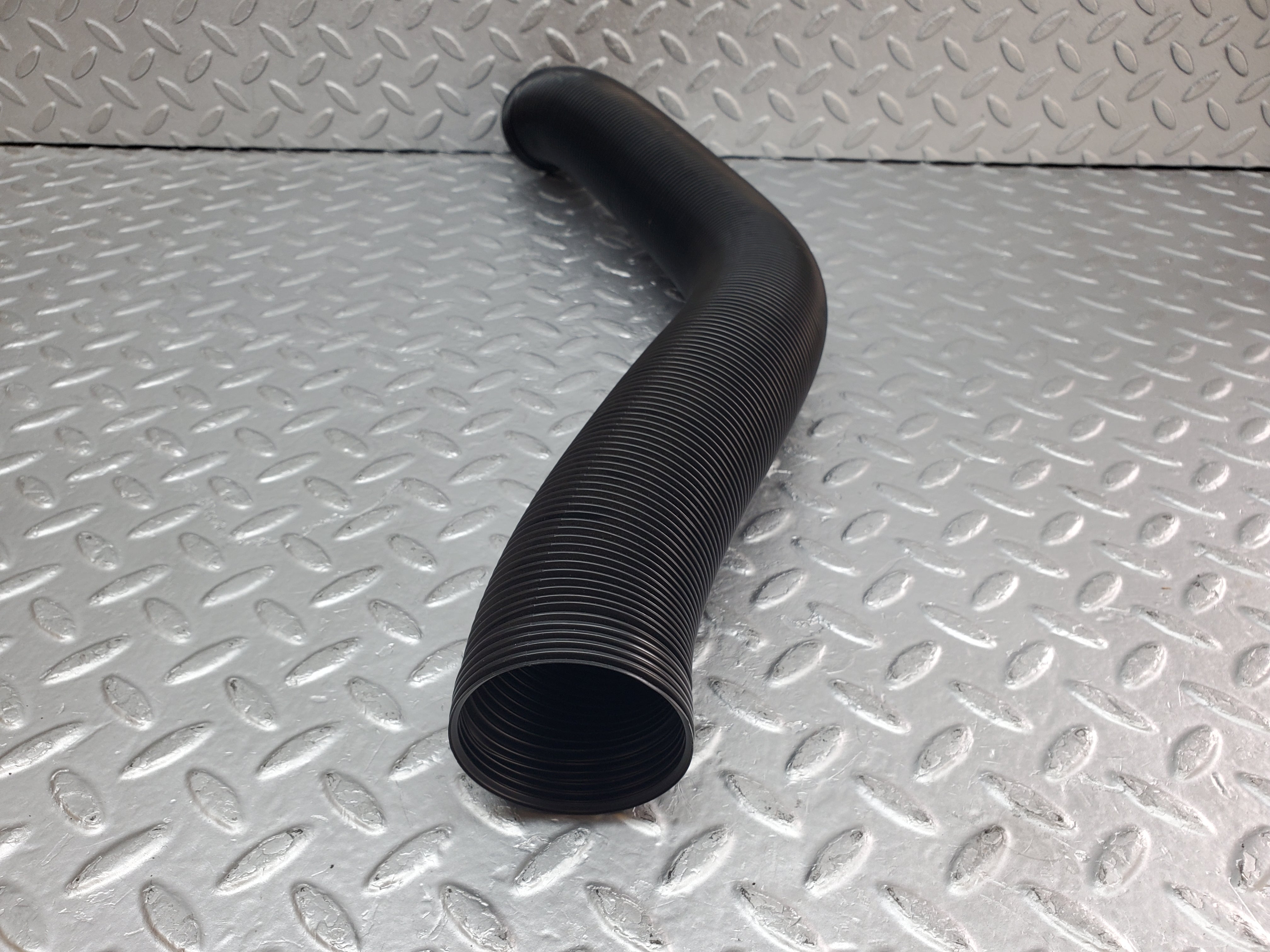 1022 Mercedes-Benz C123 230CE Air Duct Pipe Hose