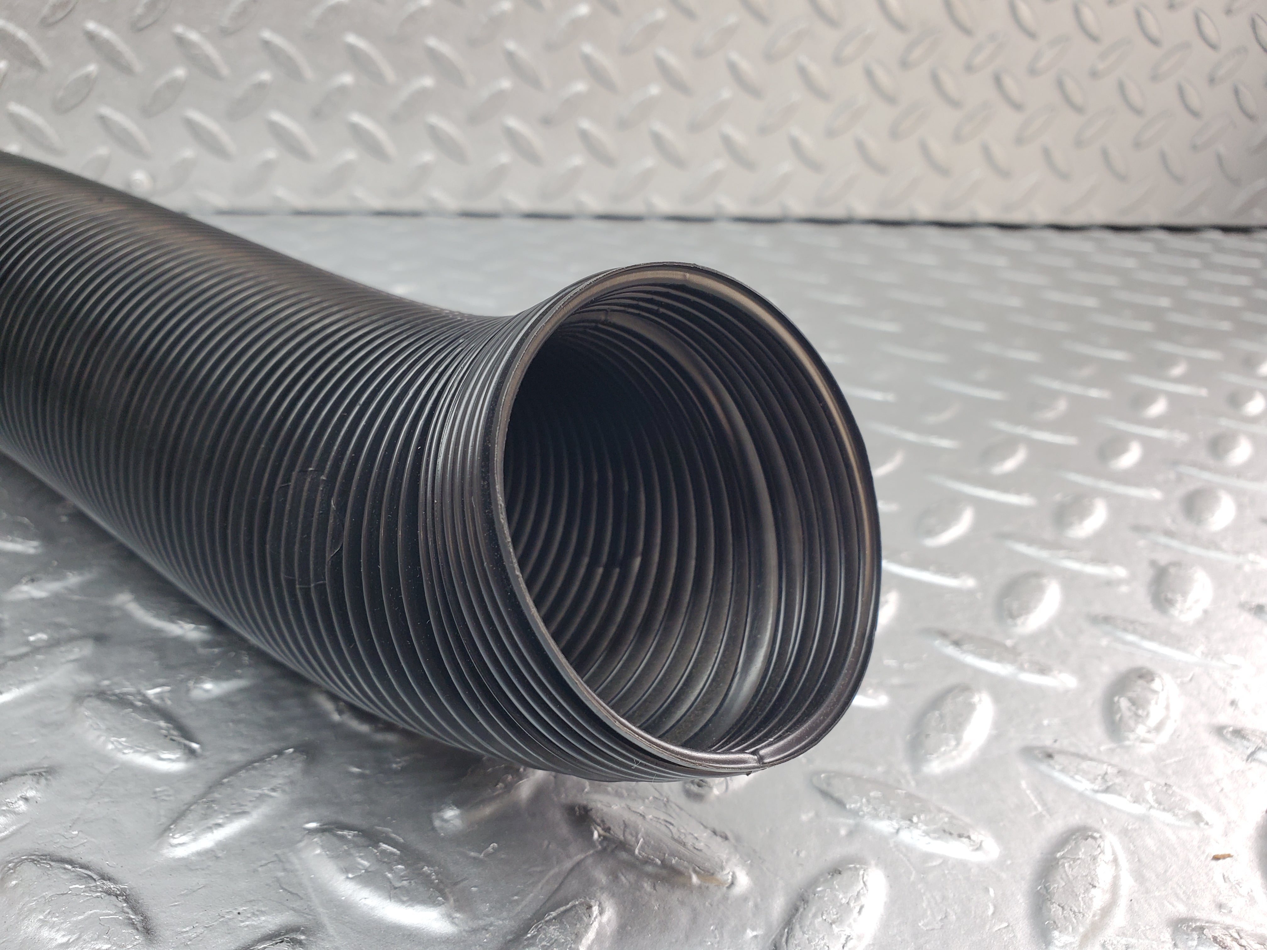 1022 Mercedes-Benz C123 230CE Air Duct Pipe Hose