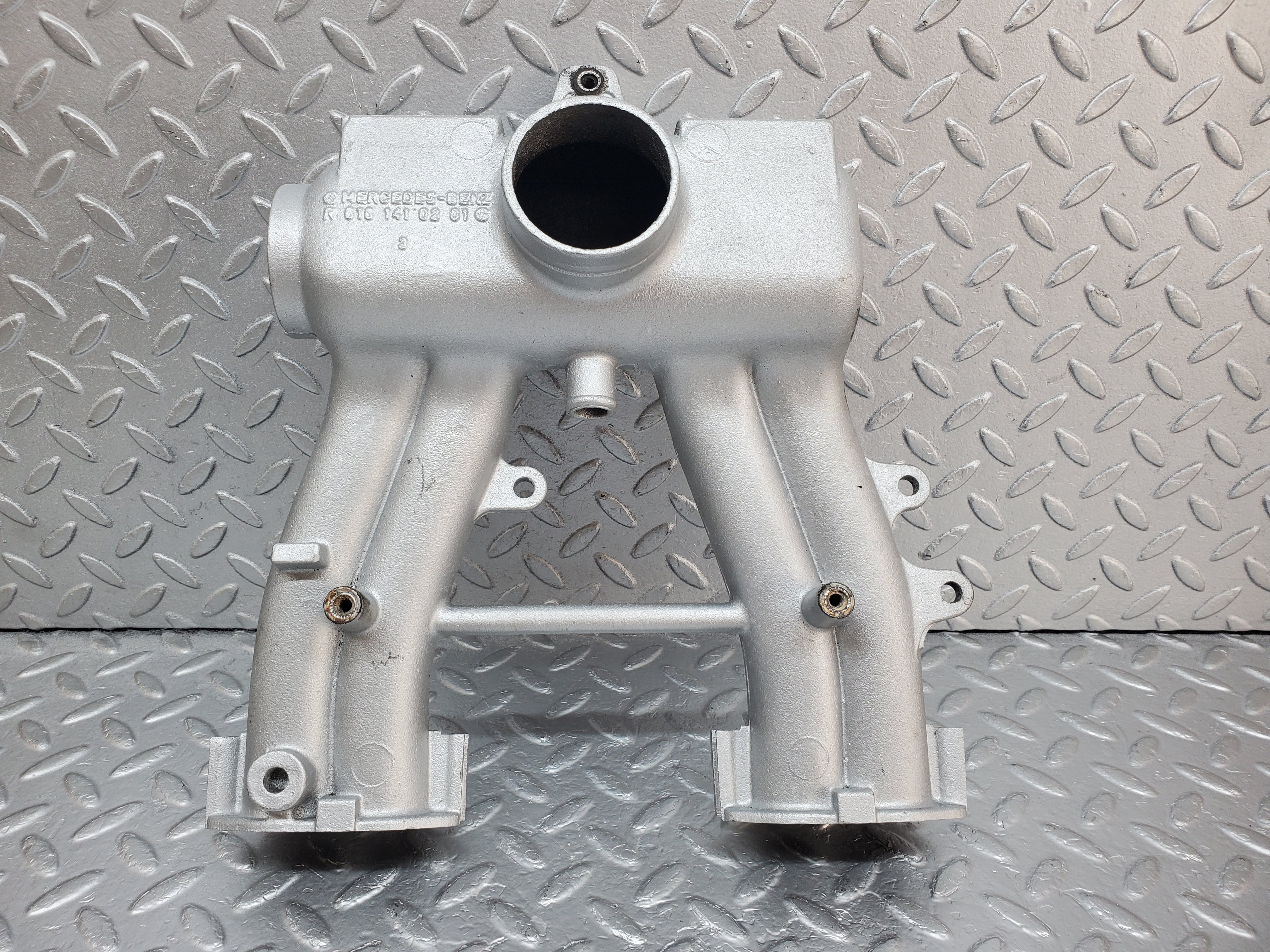 1078 Mercedes-Benz W123 240D Air Intake Manifold 6161410201