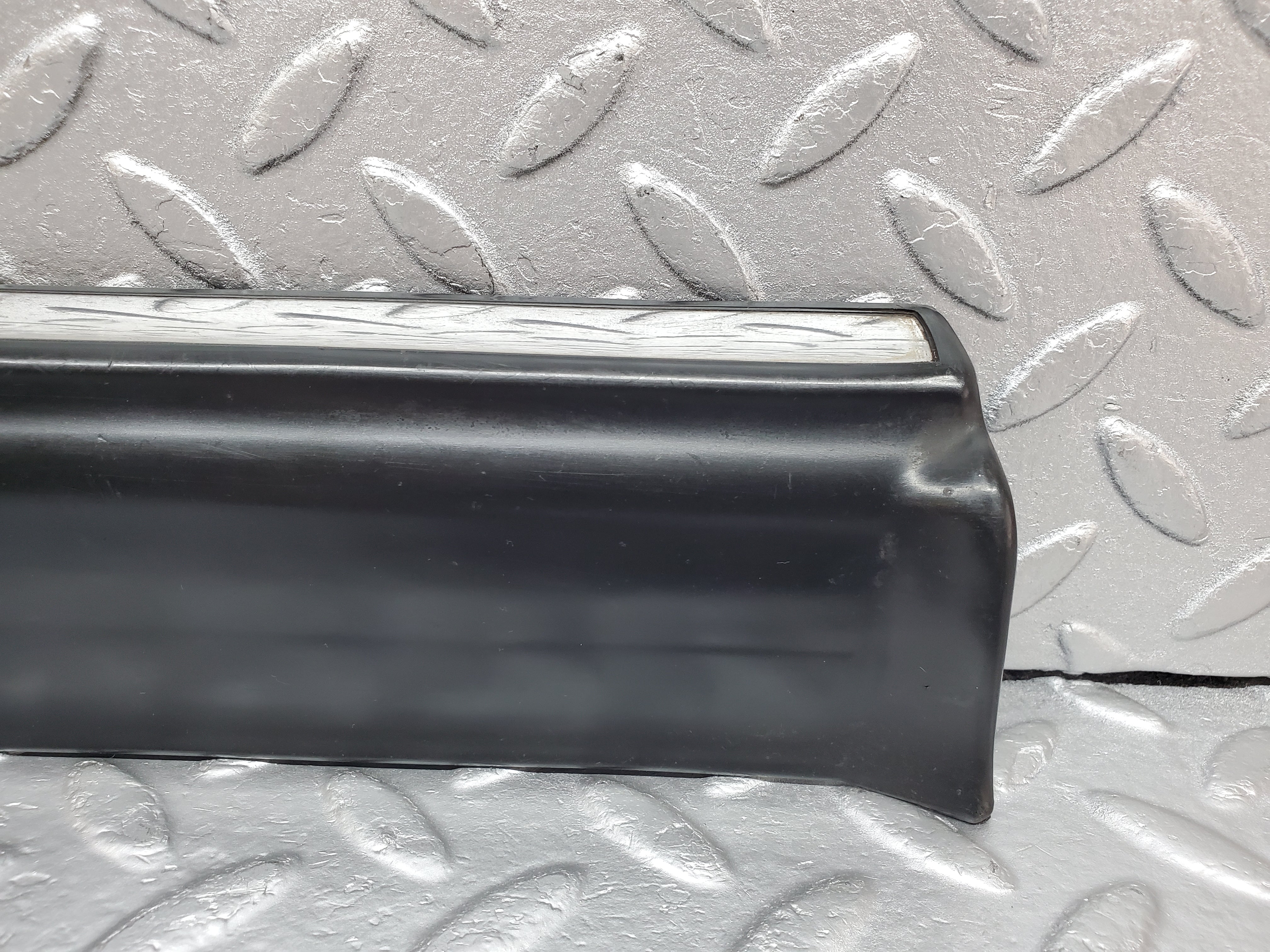 1081 Mercedes-Benz C123 230CE Coupe Front Left Fender Wing Lower Trim Cover
