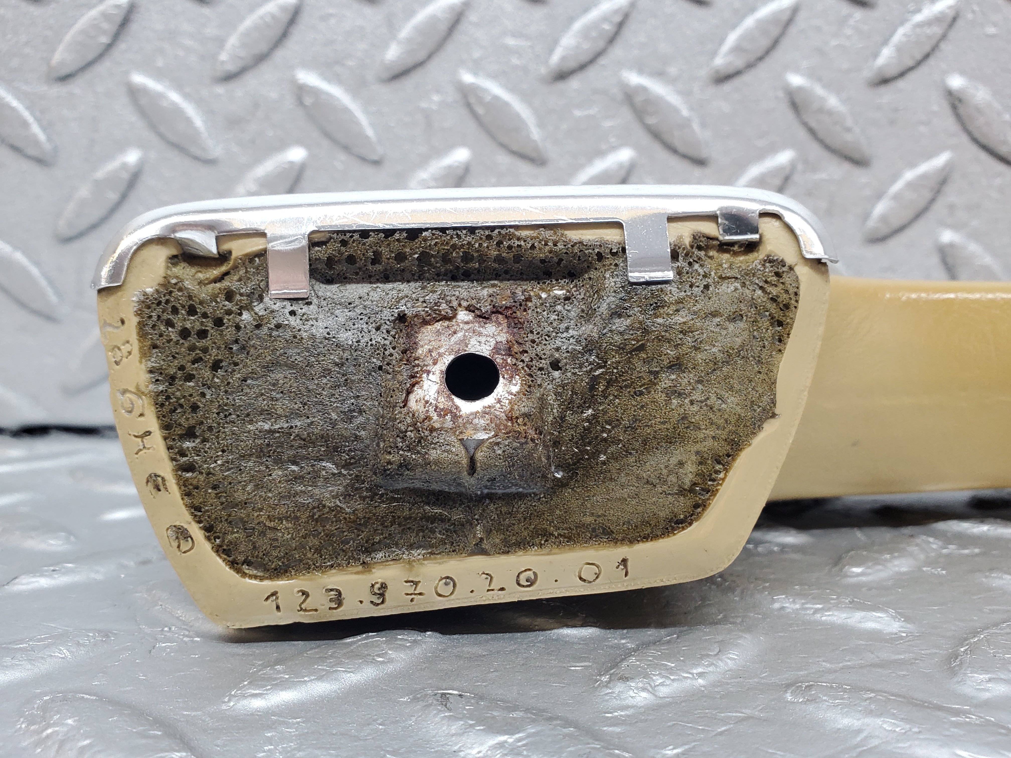 0998 Mercedes-Benz C123 230CE Coupe Interior Door Handle Right Beige 1239702001