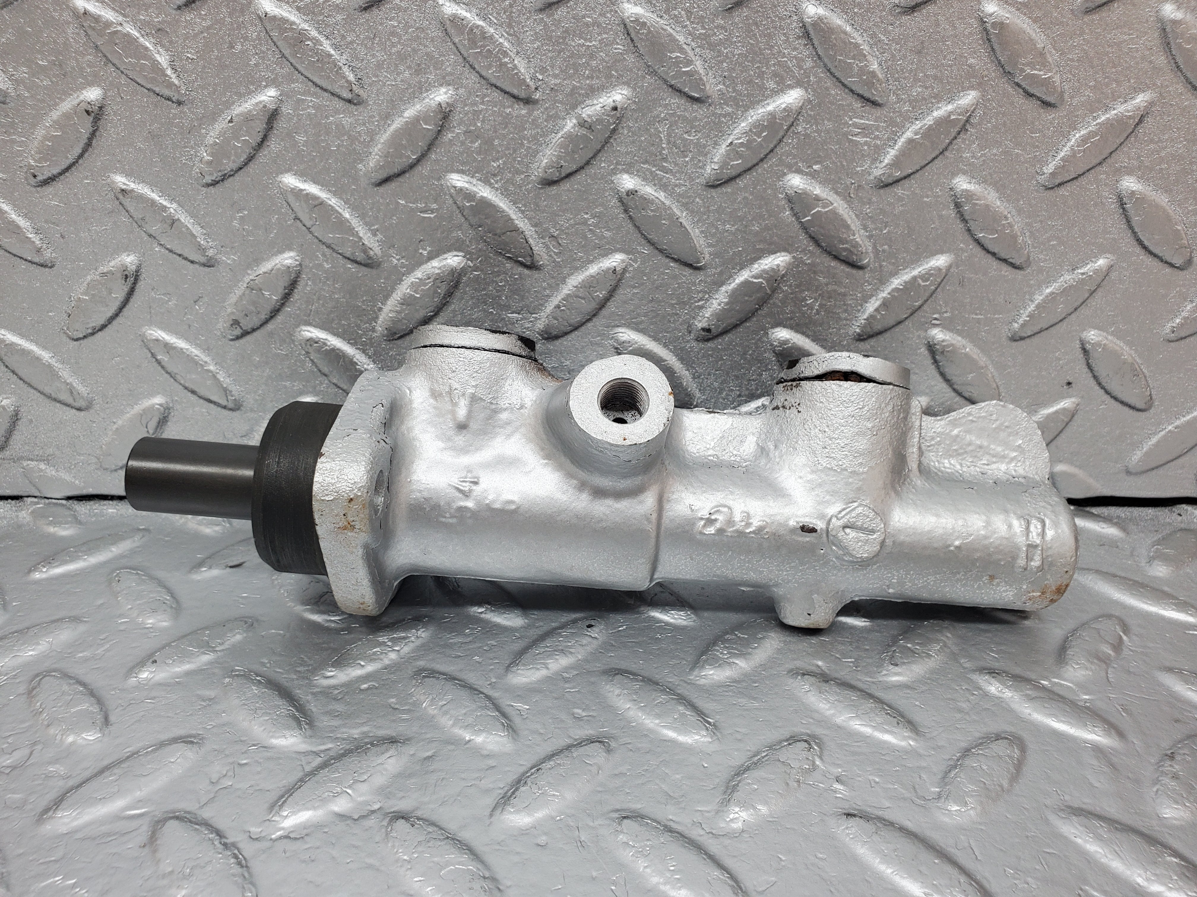 1079 Mercedes-Benz C123 230CE Coupe Brake Master Cylinder