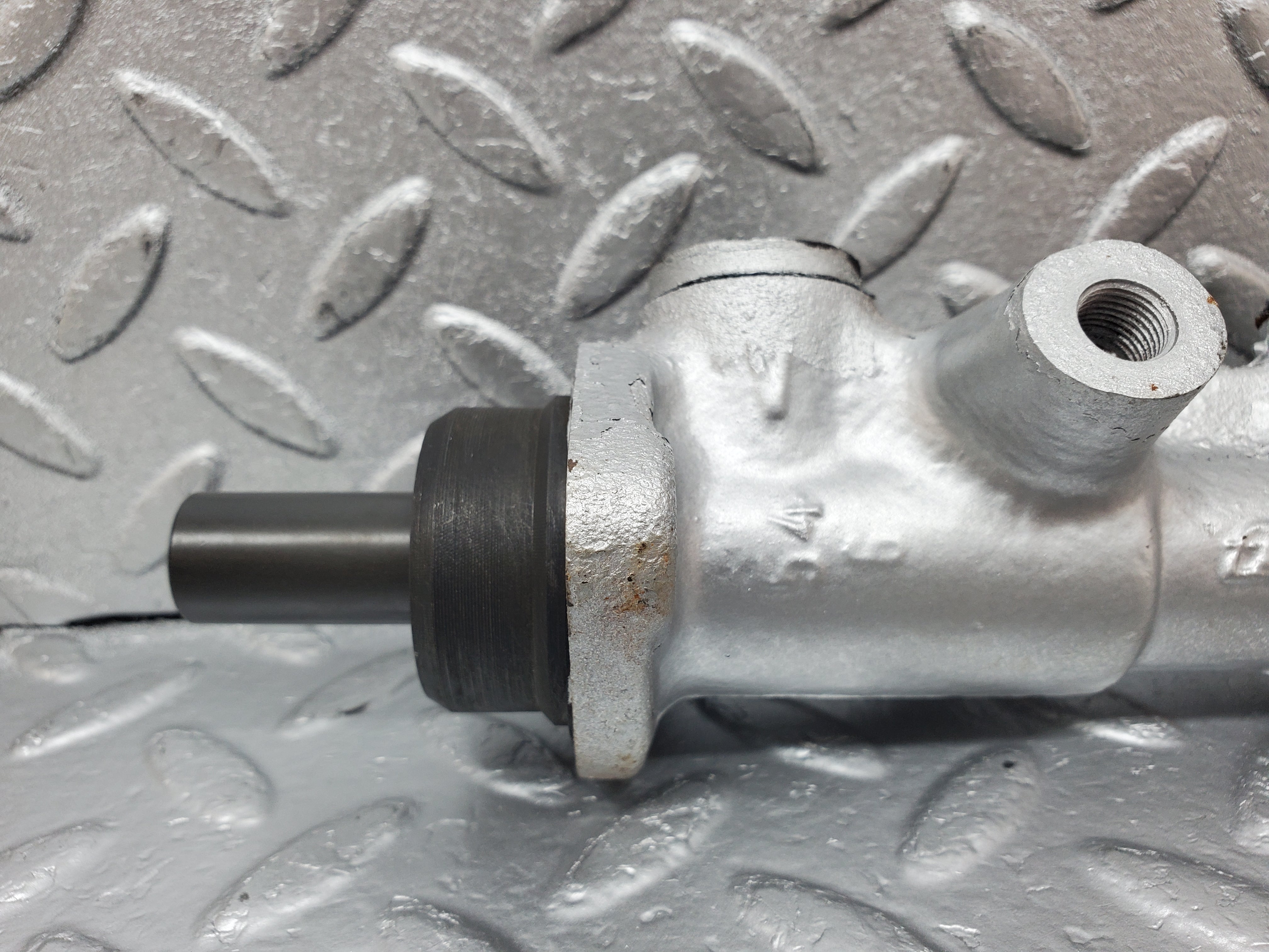 1079 Mercedes-Benz C123 230CE Coupe Brake Master Cylinder