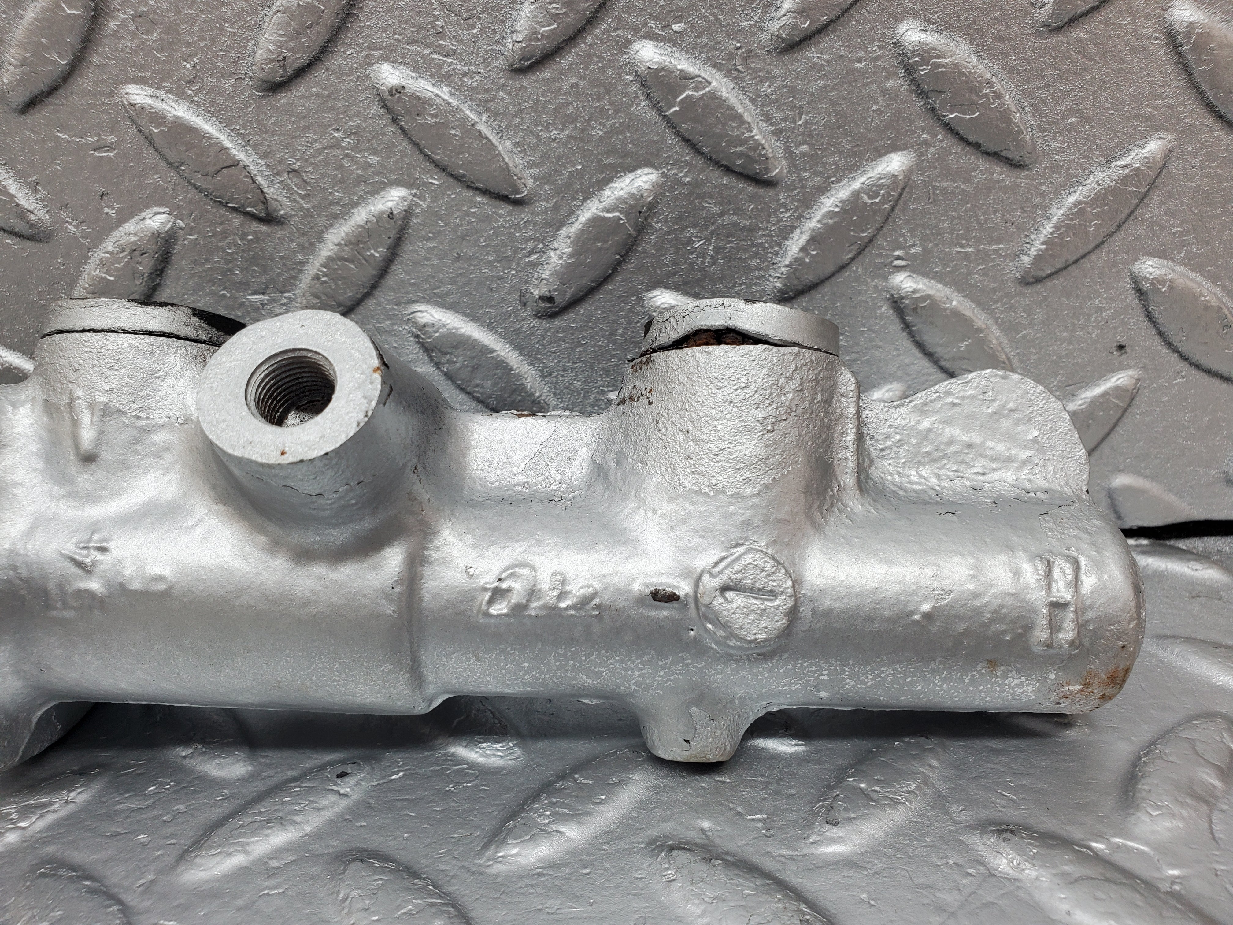 1079 Mercedes-Benz C123 230CE Coupe Brake Master Cylinder