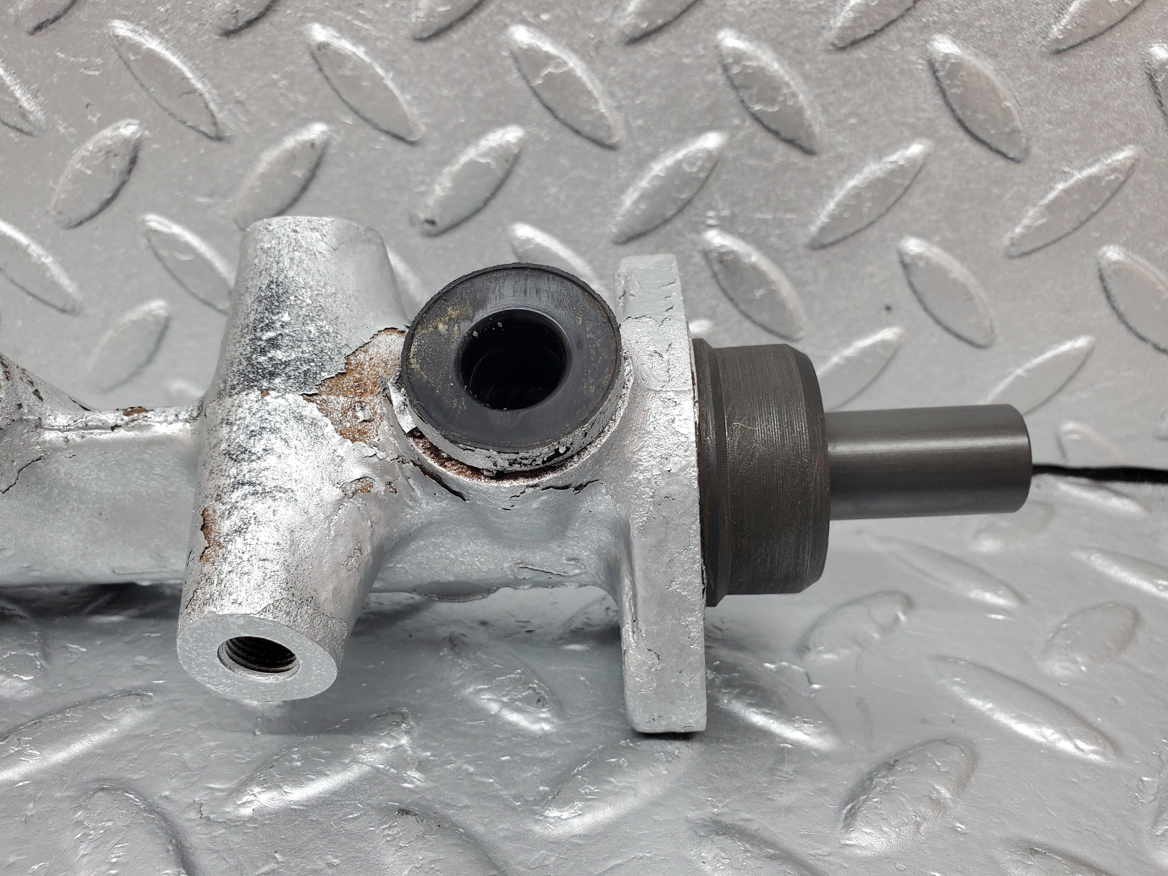 1079 Mercedes-Benz C123 230CE Coupe Brake Master Cylinder