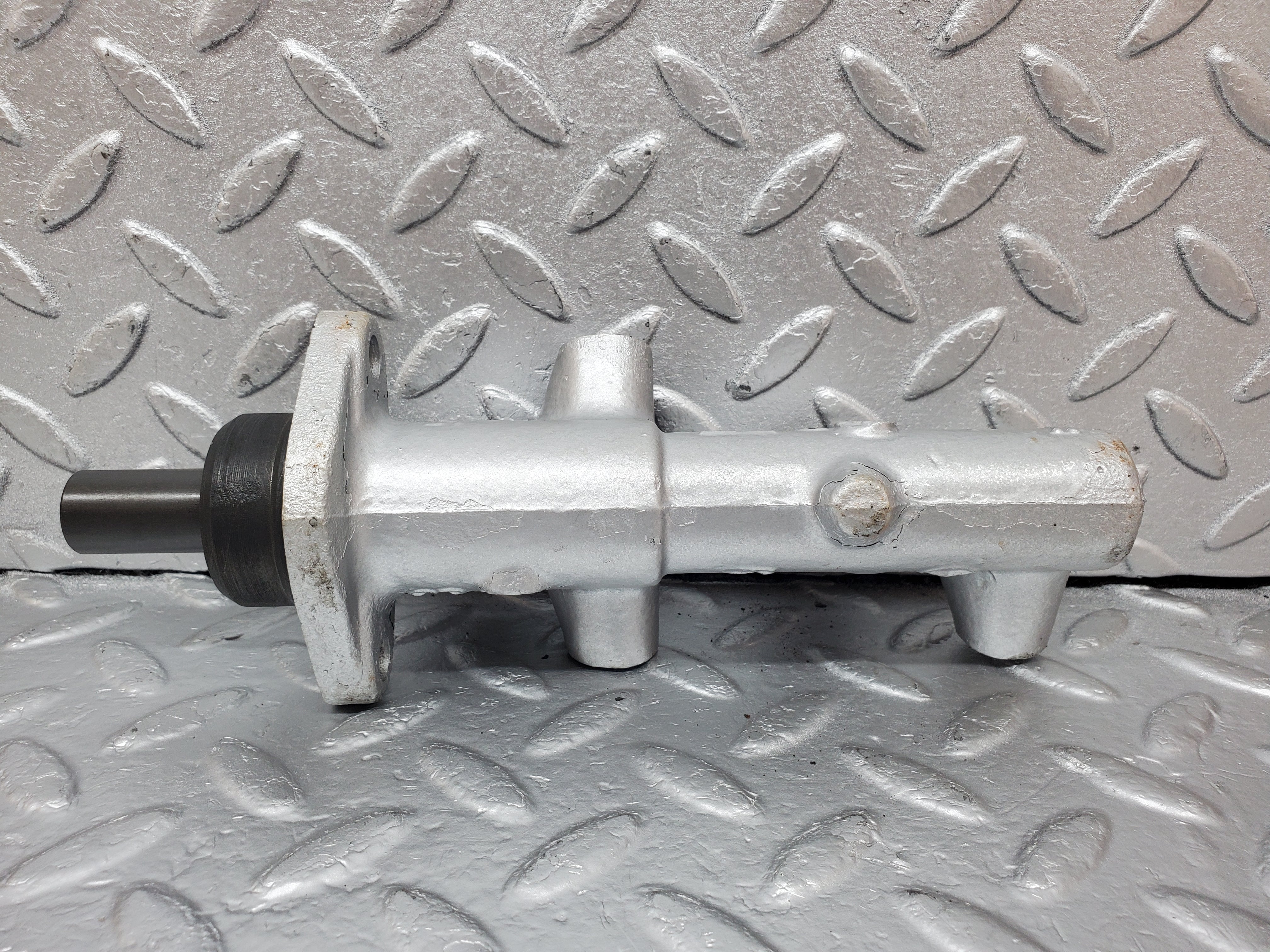 1079 Mercedes-Benz C123 230CE Coupe Brake Master Cylinder