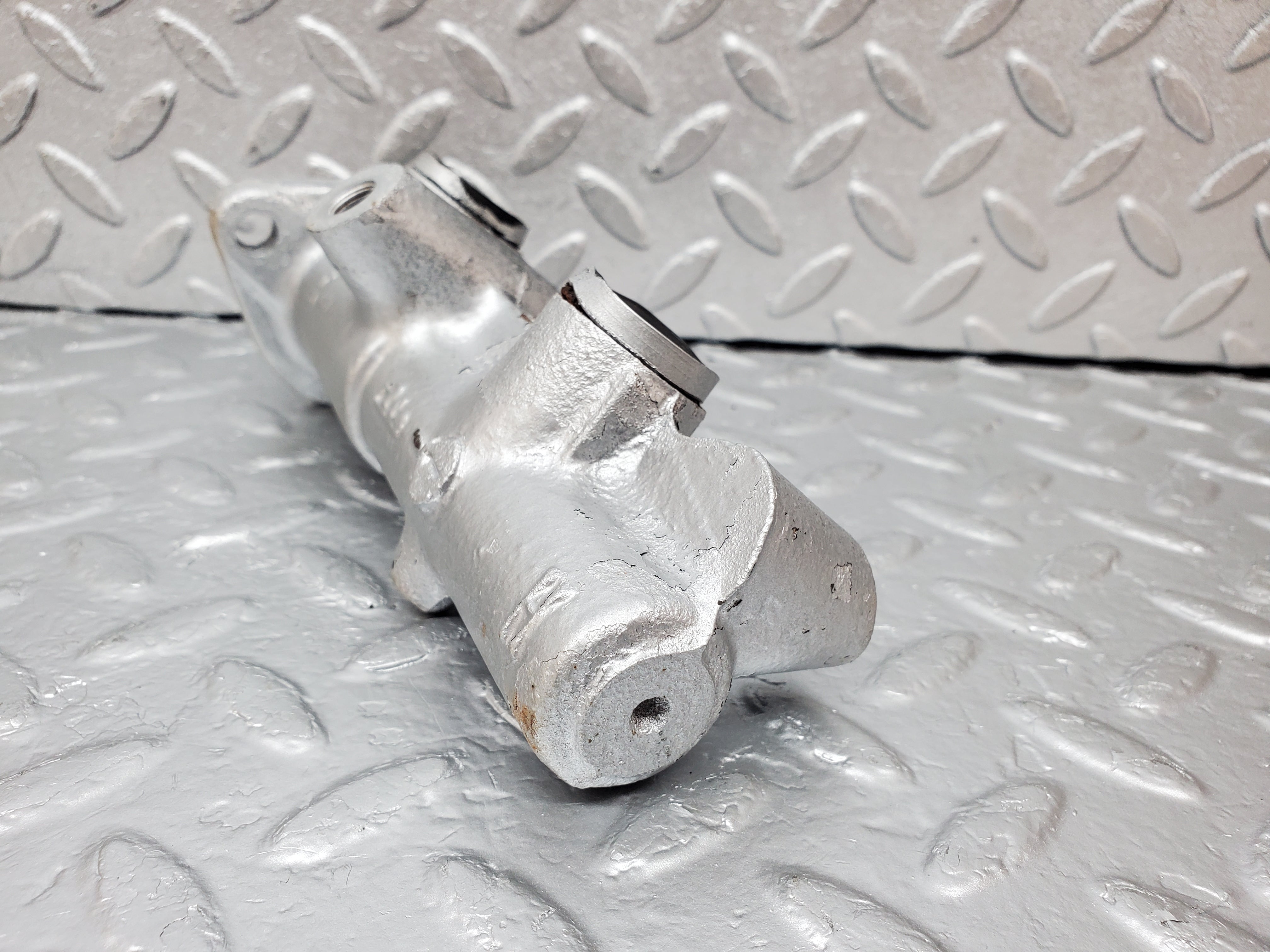1079 Mercedes-Benz C123 230CE Coupe Brake Master Cylinder