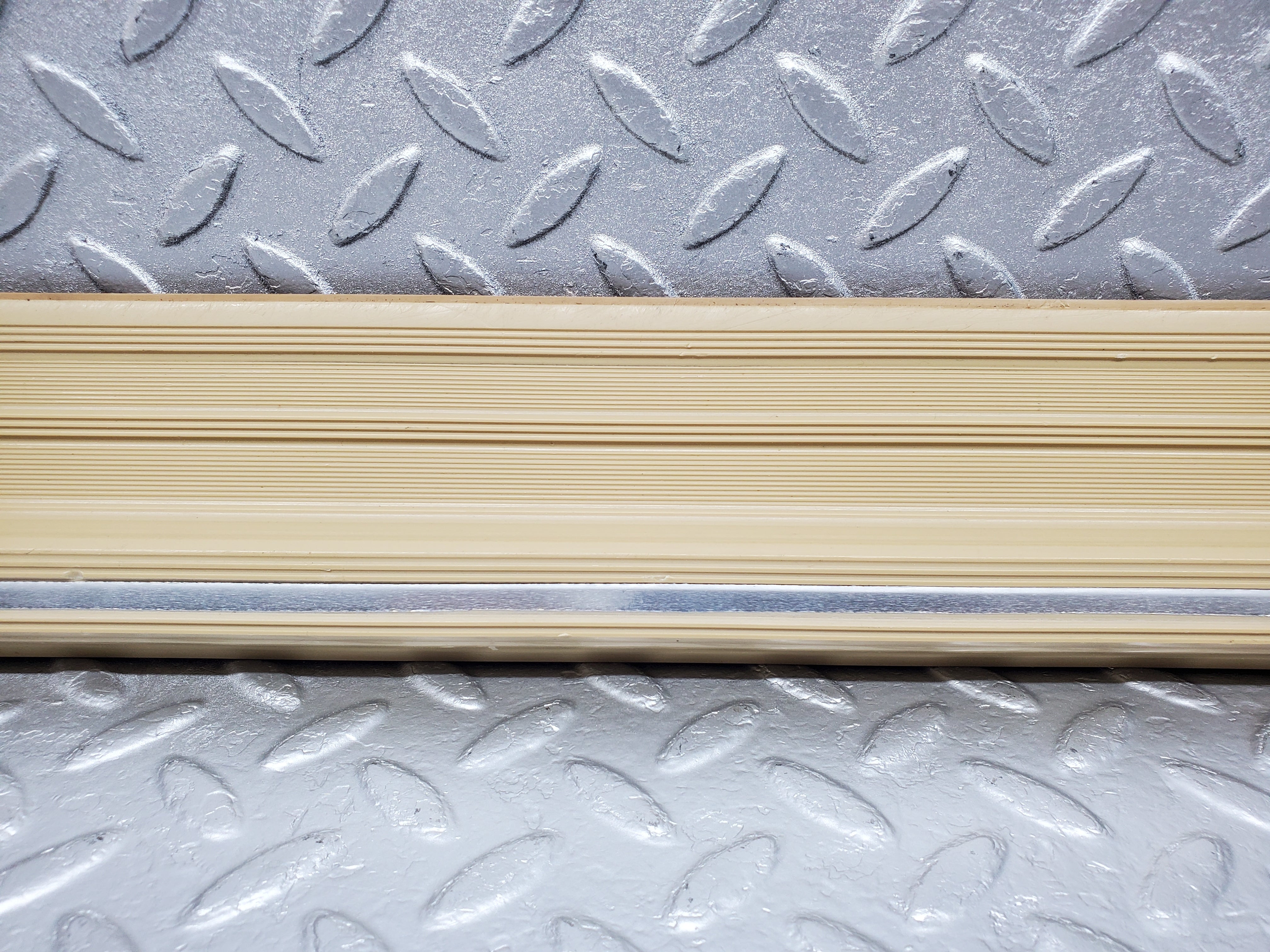 1069 Mercedes-Benz C123 230CE Door Sill Trim Right Side Beige
