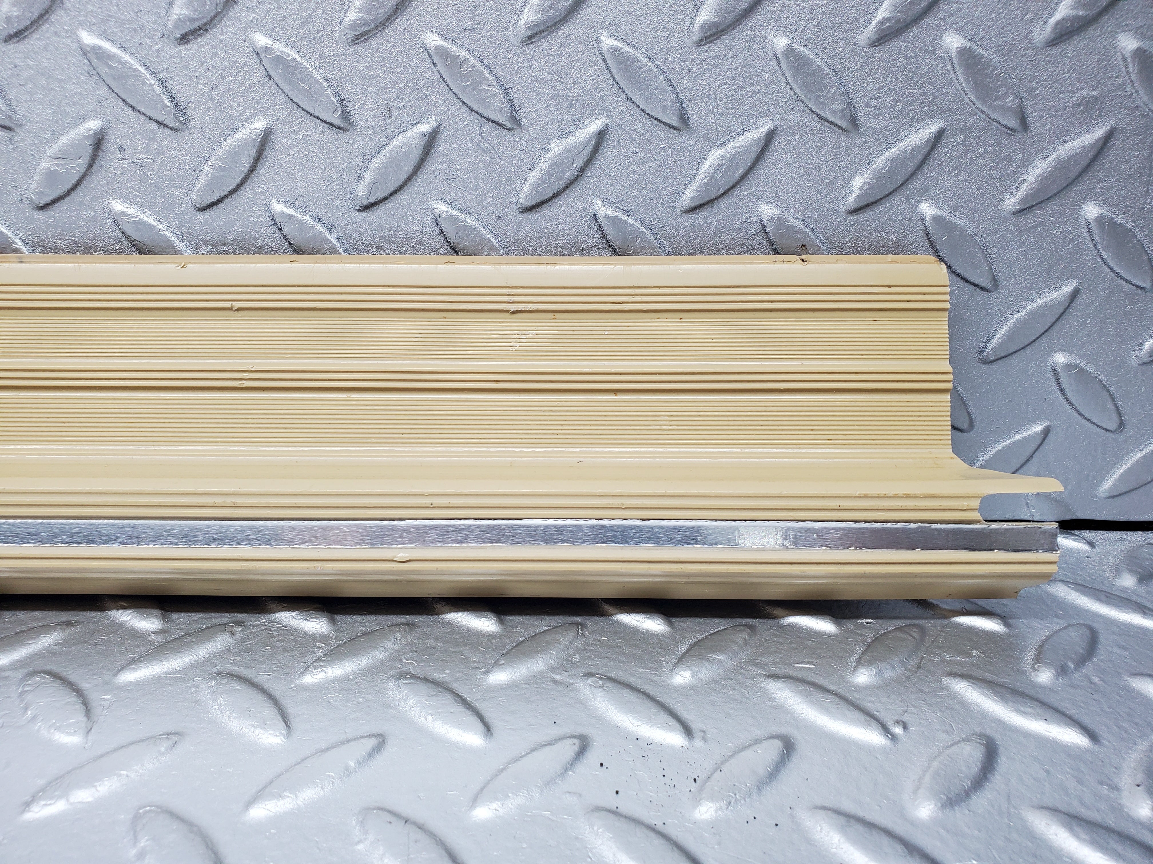 1069 Mercedes-Benz C123 230CE Door Sill Trim Right Side Beige