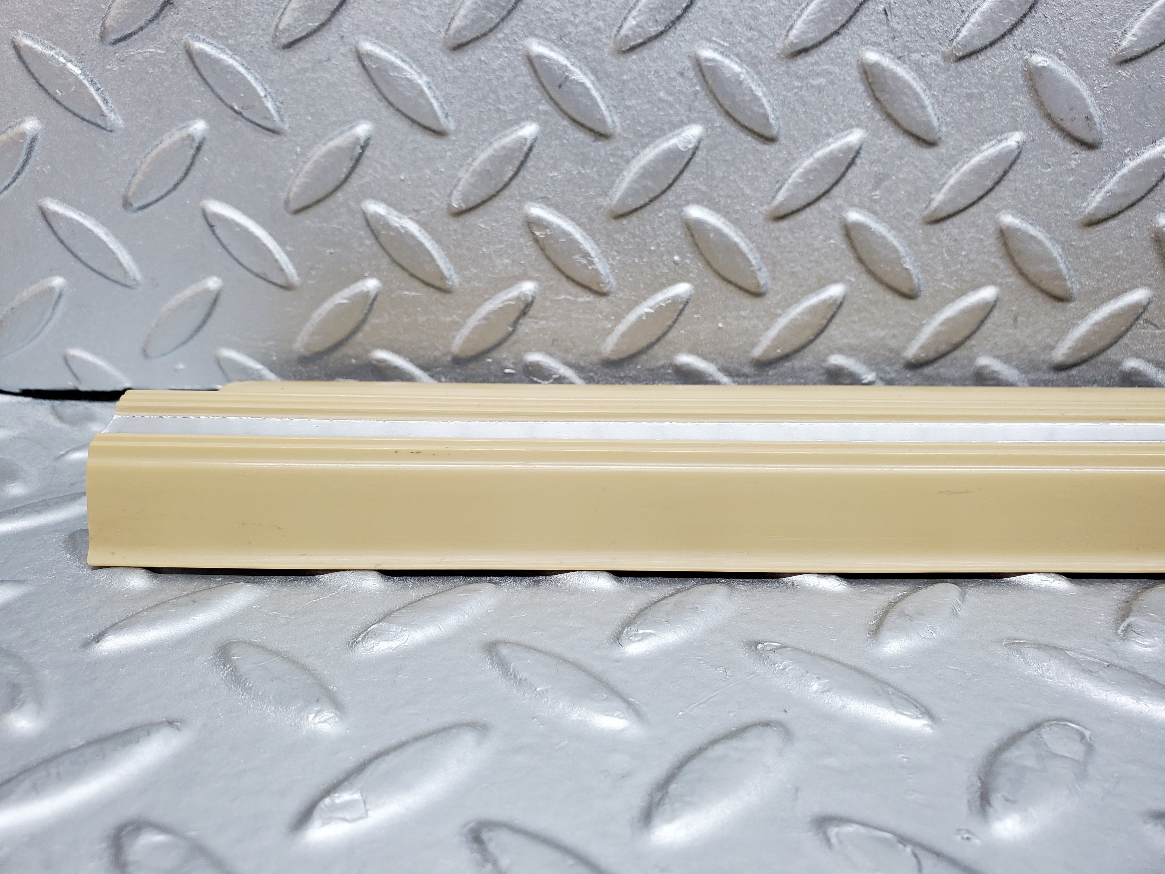 1069 Mercedes-Benz C123 230CE Door Sill Trim Right Side Beige