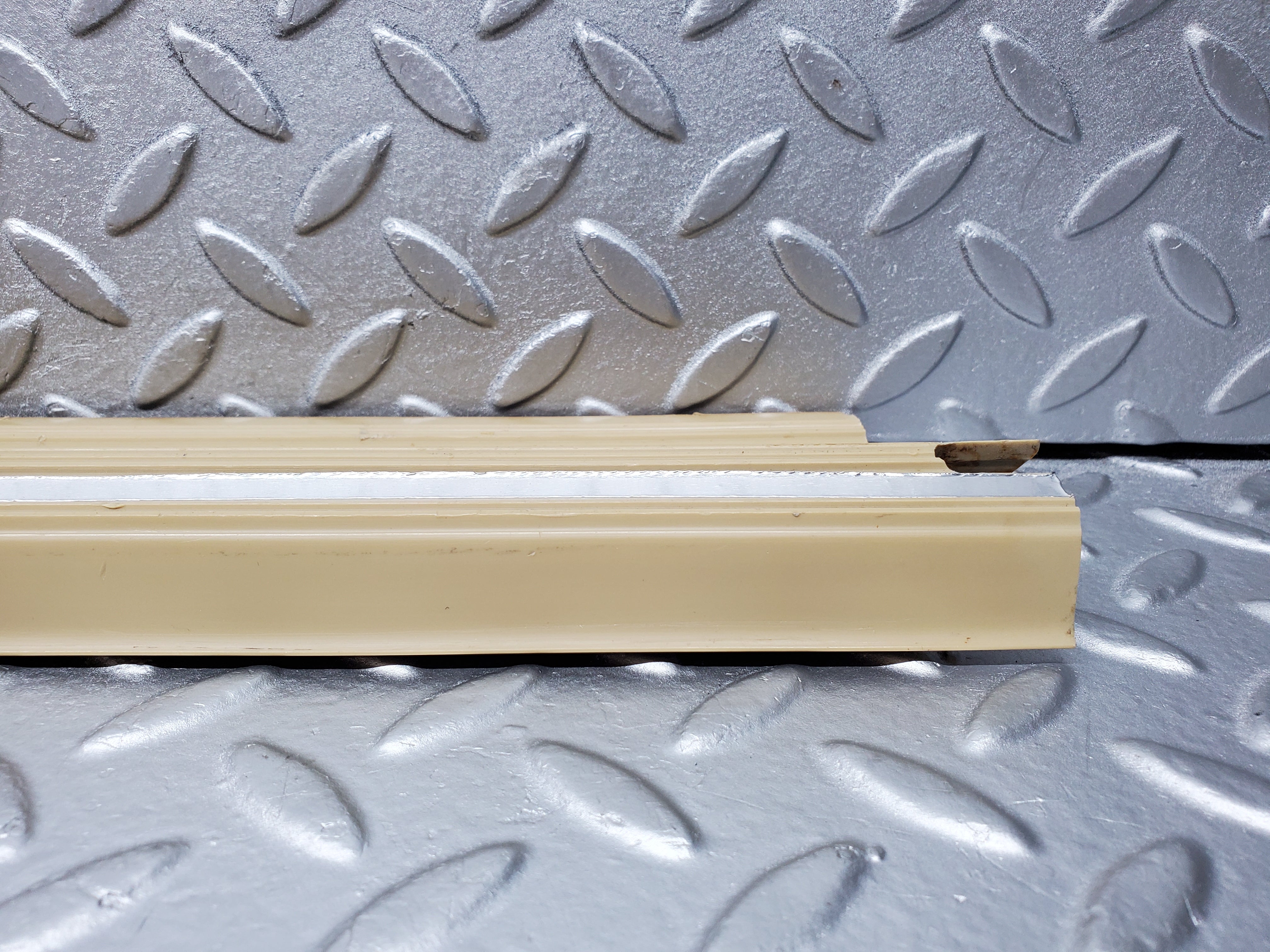 1069 Mercedes-Benz C123 230CE Door Sill Trim Right Side Beige