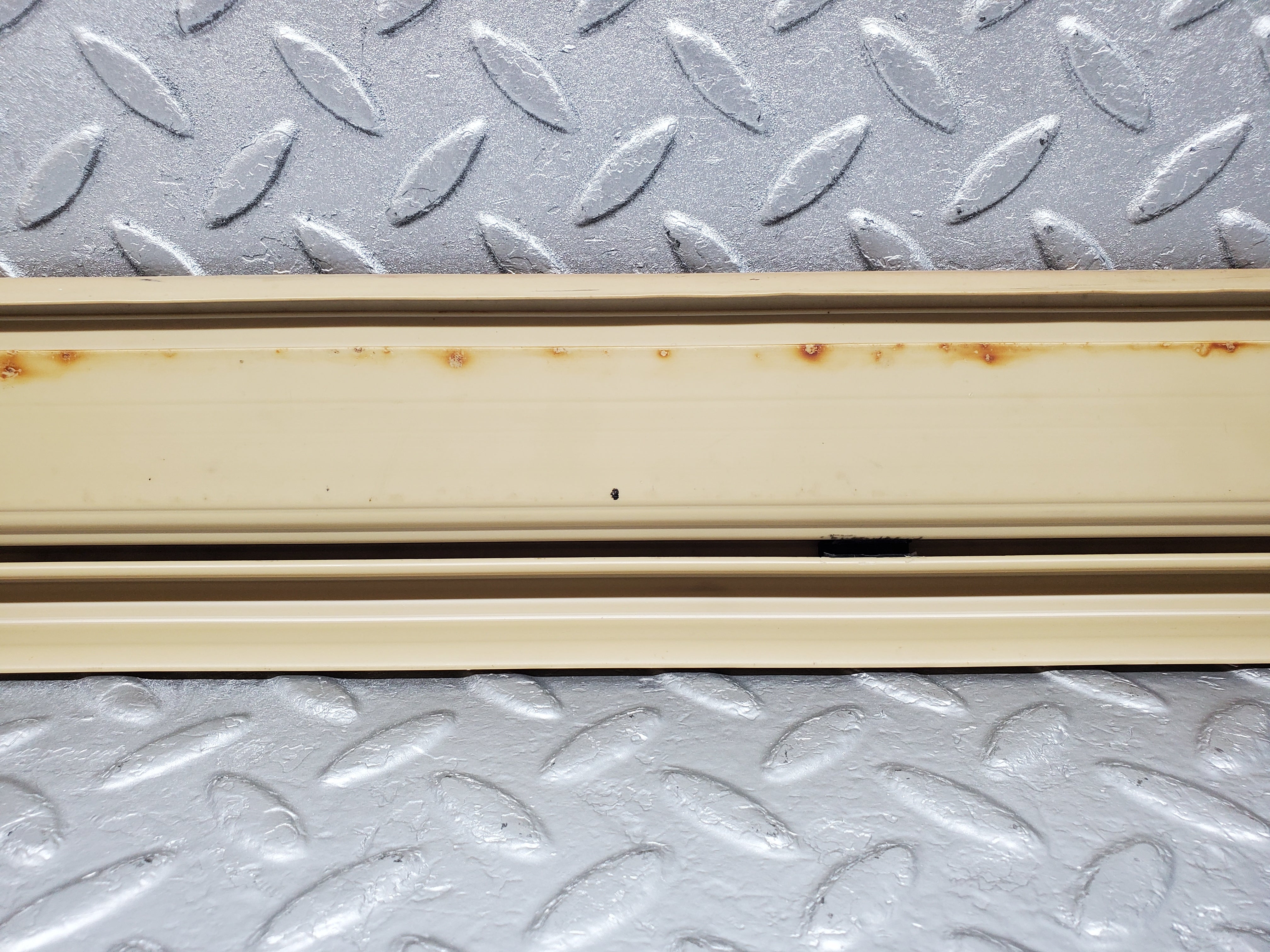 1069 Mercedes-Benz C123 230CE Door Sill Trim Right Side Beige