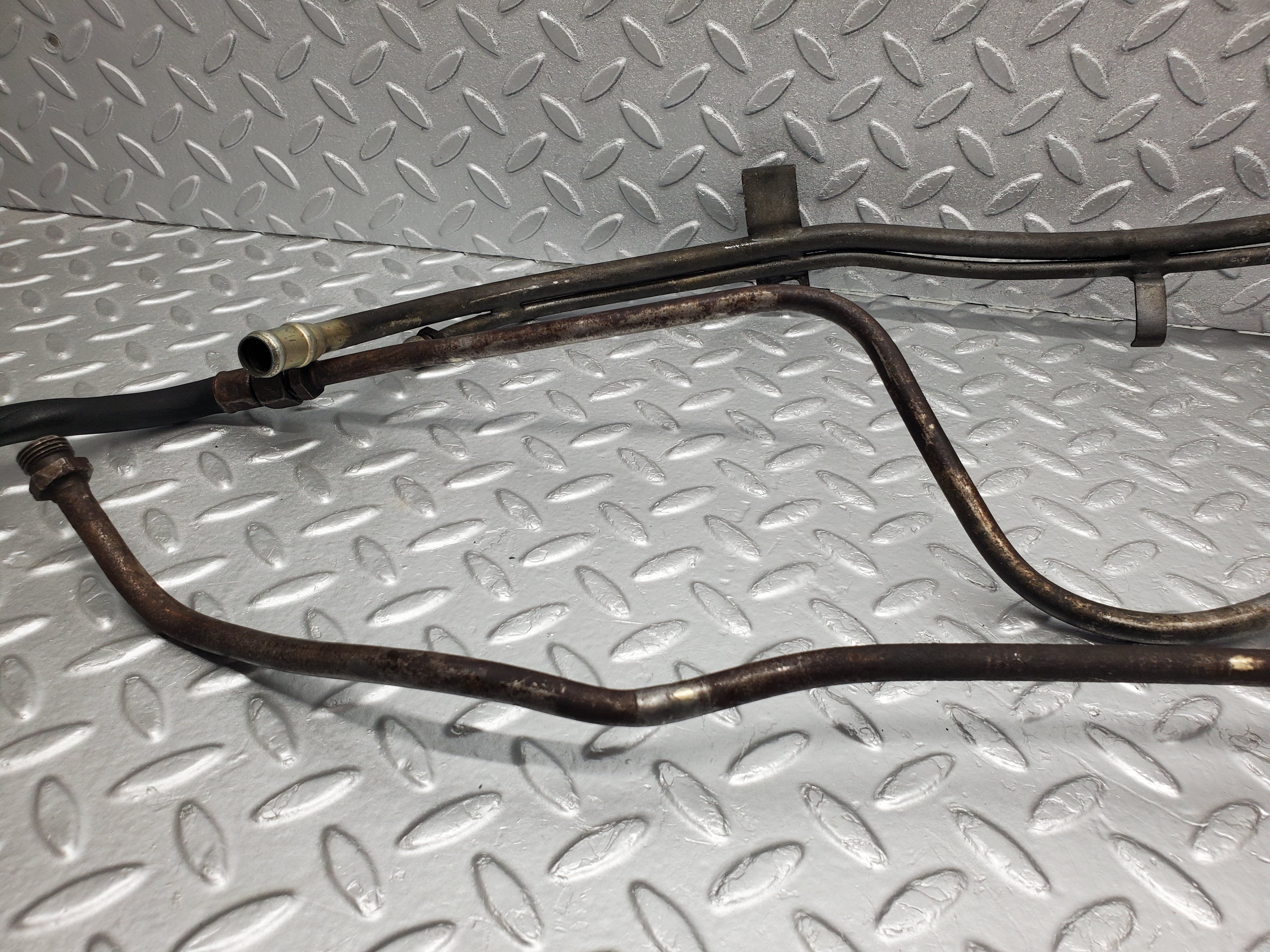 1129 Mercedes-Benz C107 350SLC Coupe Oil Hose Pipe