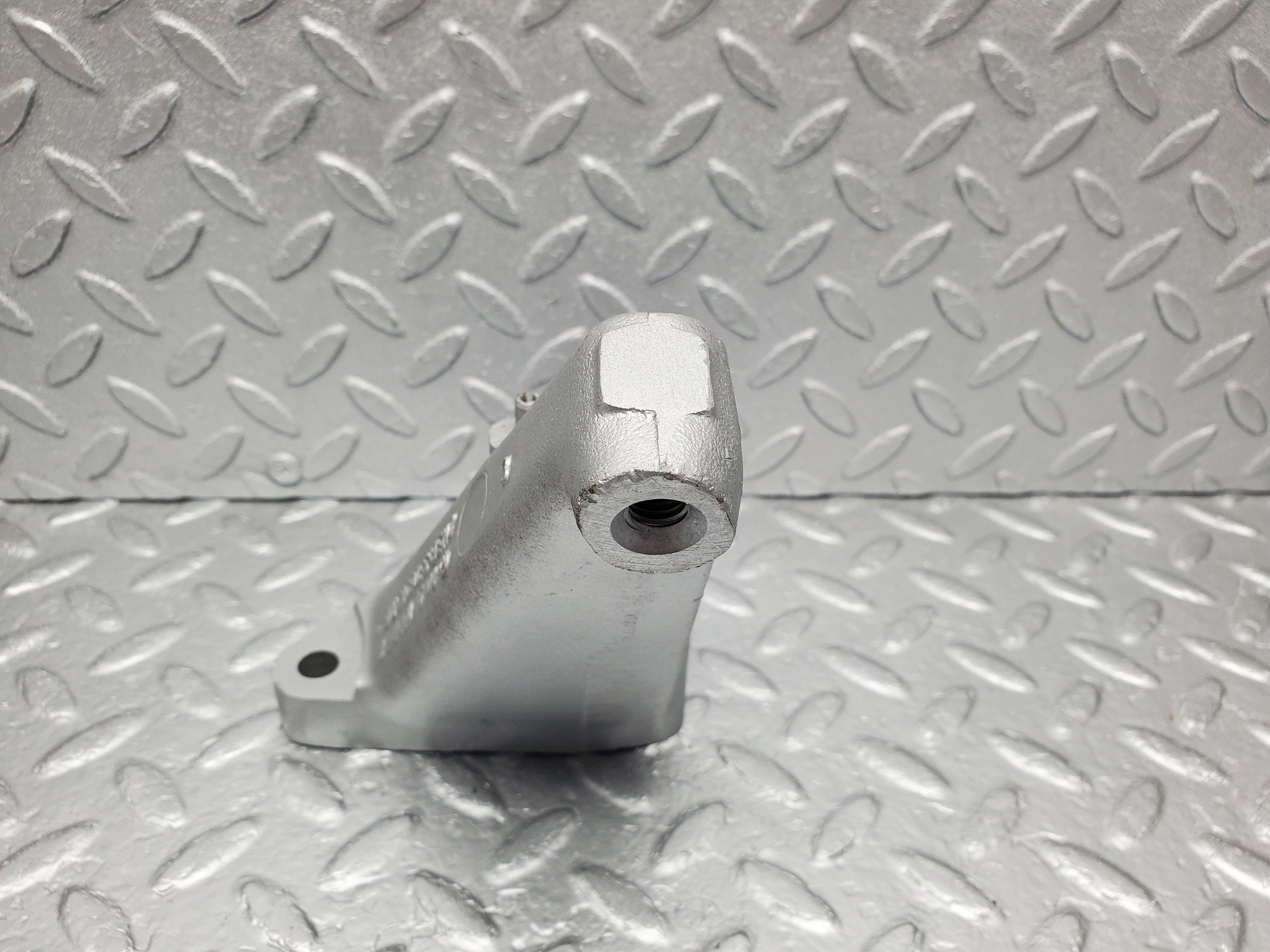 1265 Mercedes-Benz W123 230E Engine Mount Bracket Left Side 1022230504