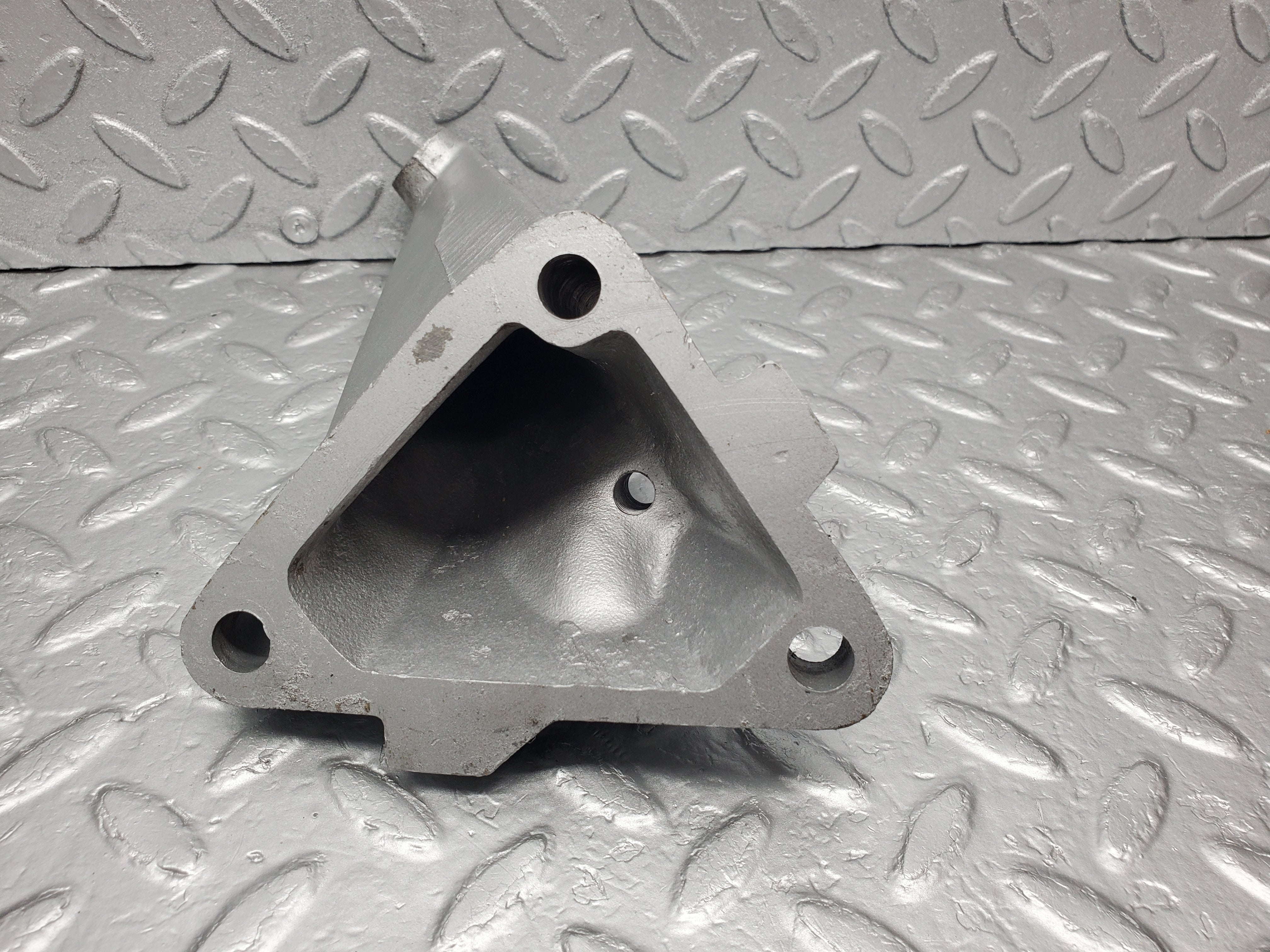 1265 Mercedes-Benz W123 230E Engine Mount Bracket Left Side 1022230504