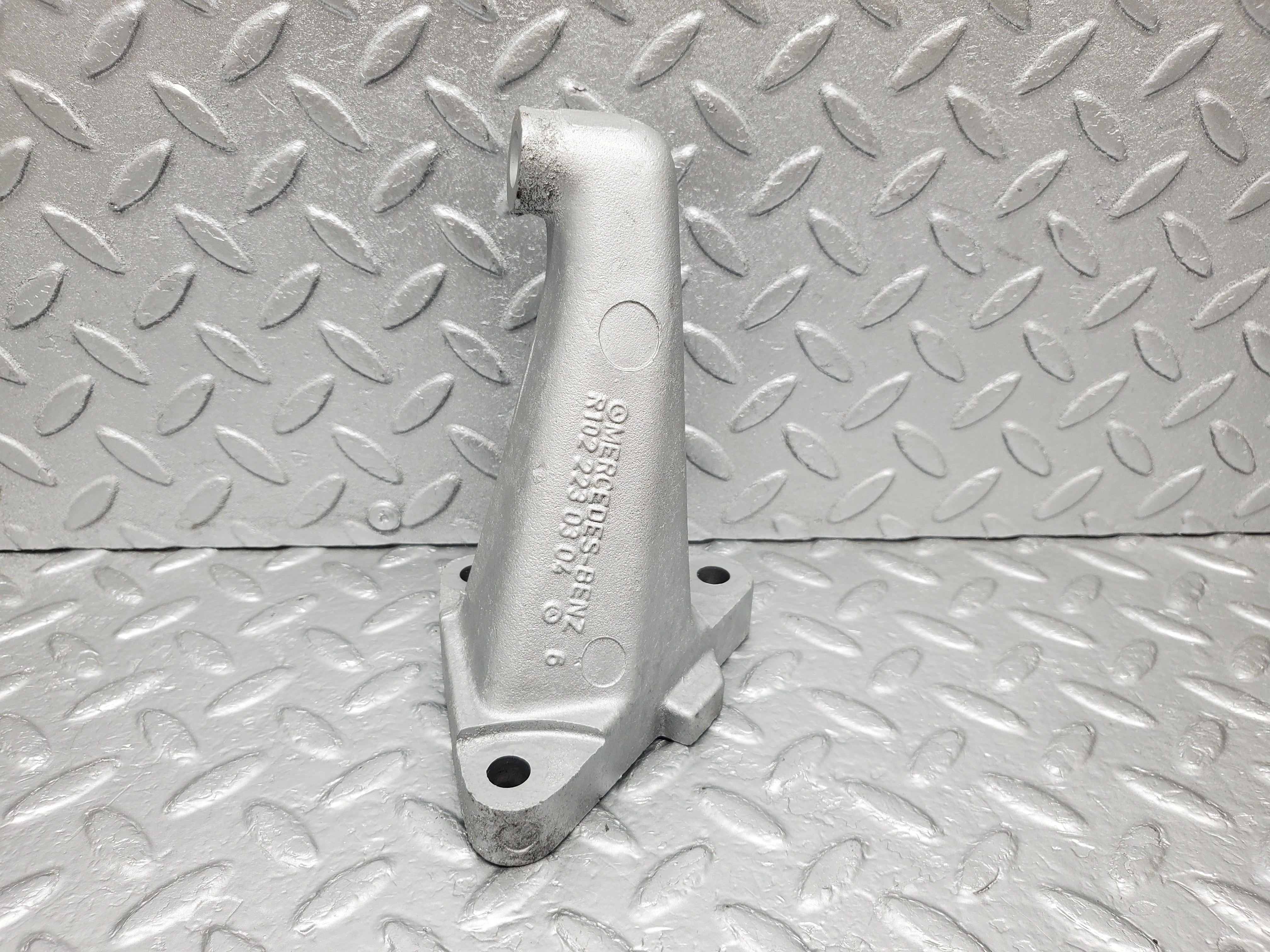 1266 Mercedes-Benz W123 230E Engine Mount Bracket Right Side 1022230304