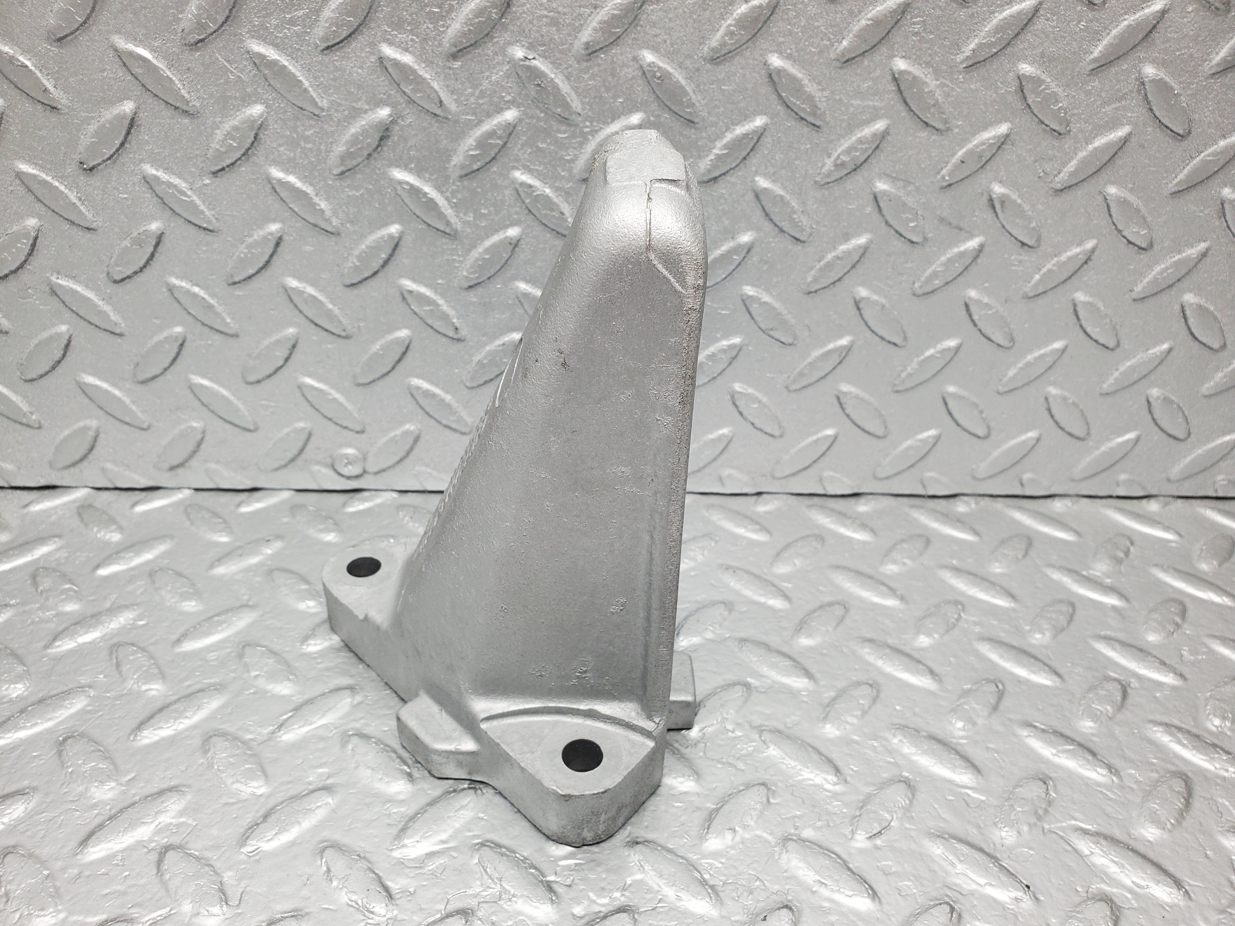 1266 Mercedes-Benz W123 230E Engine Mount Bracket Right Side 1022230304