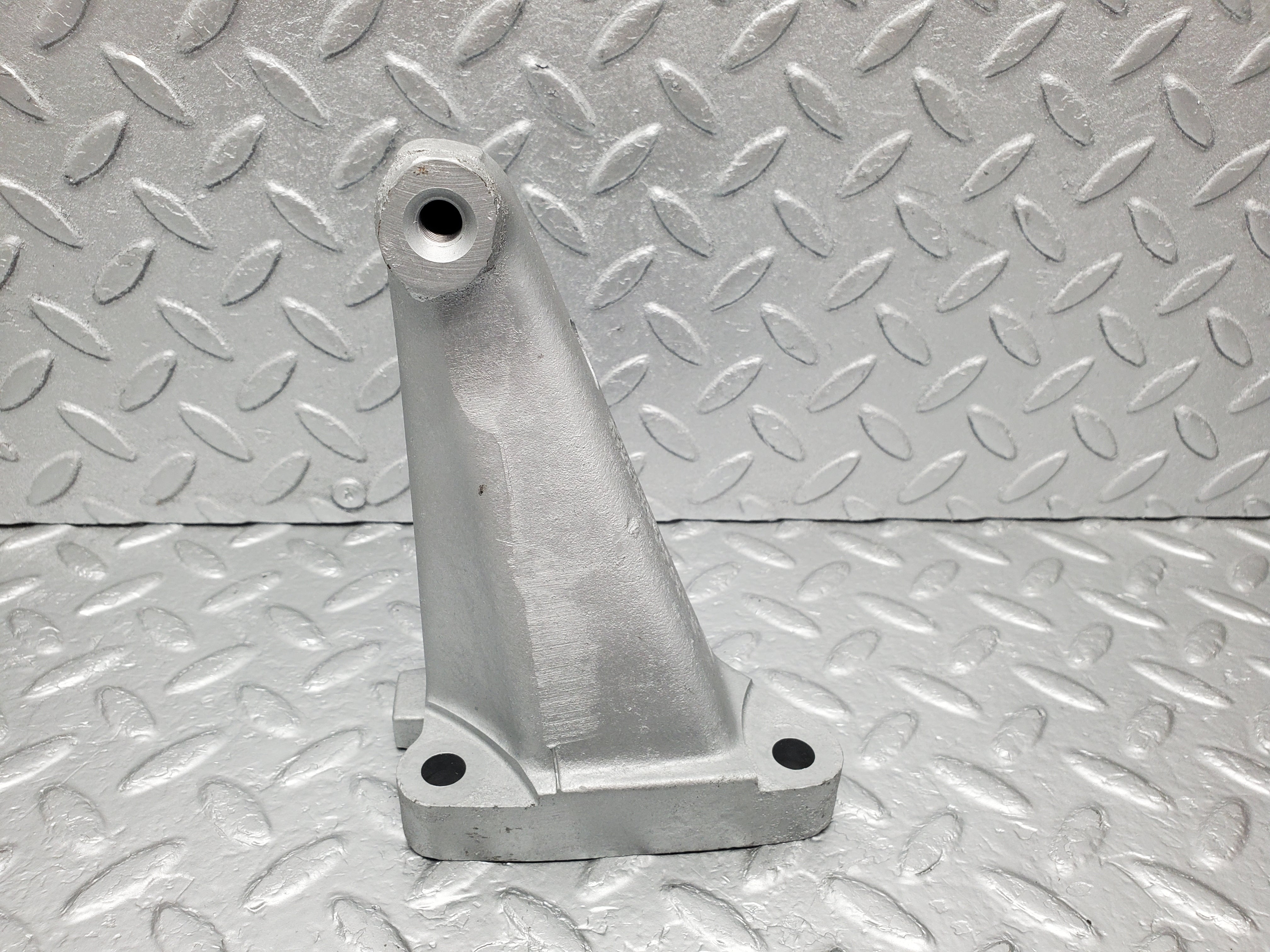 1266 Mercedes-Benz W123 230E Engine Mount Bracket Right Side 1022230304