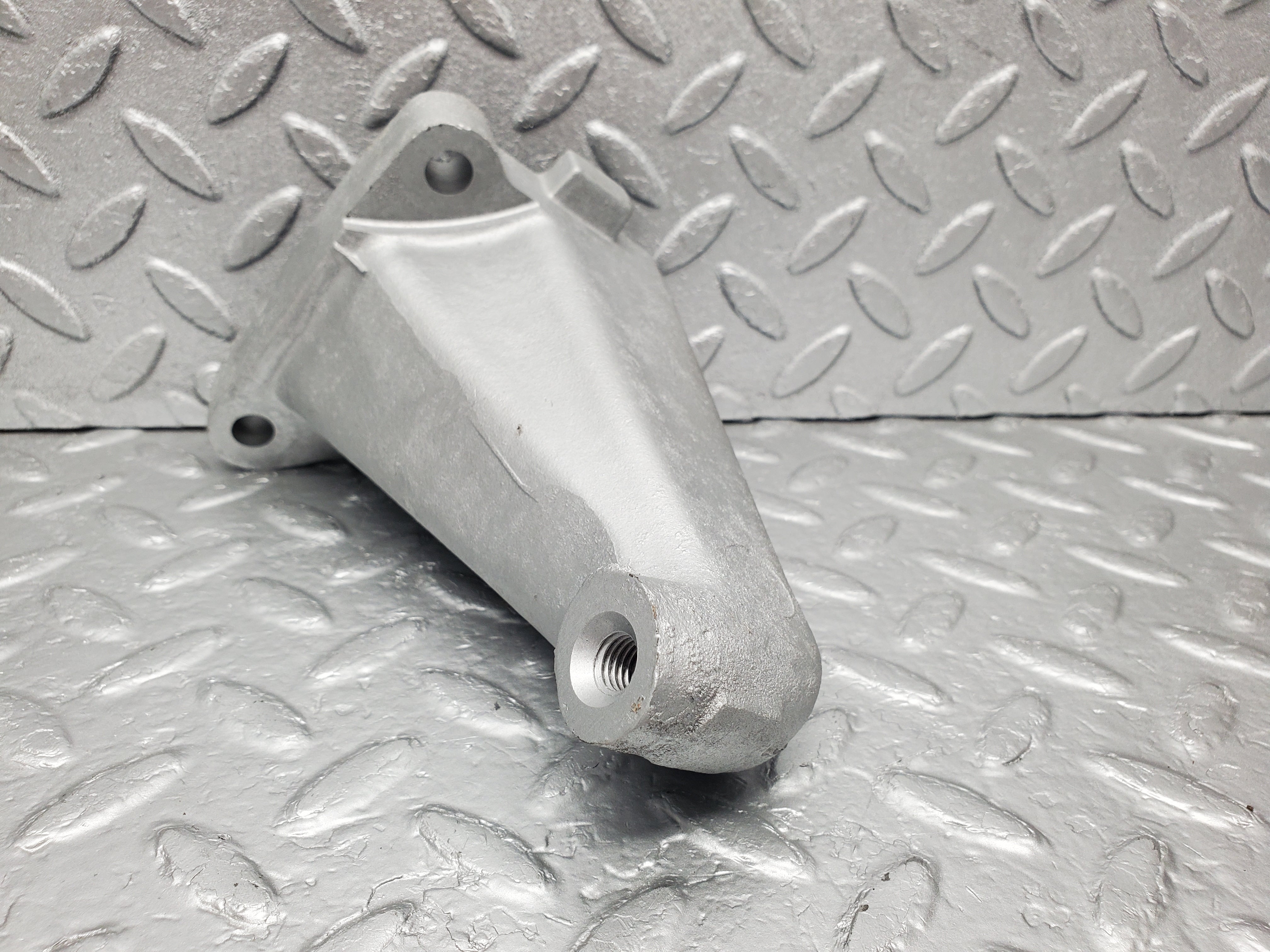 1266 Mercedes-Benz W123 230E Engine Mount Bracket Right Side 1022230304