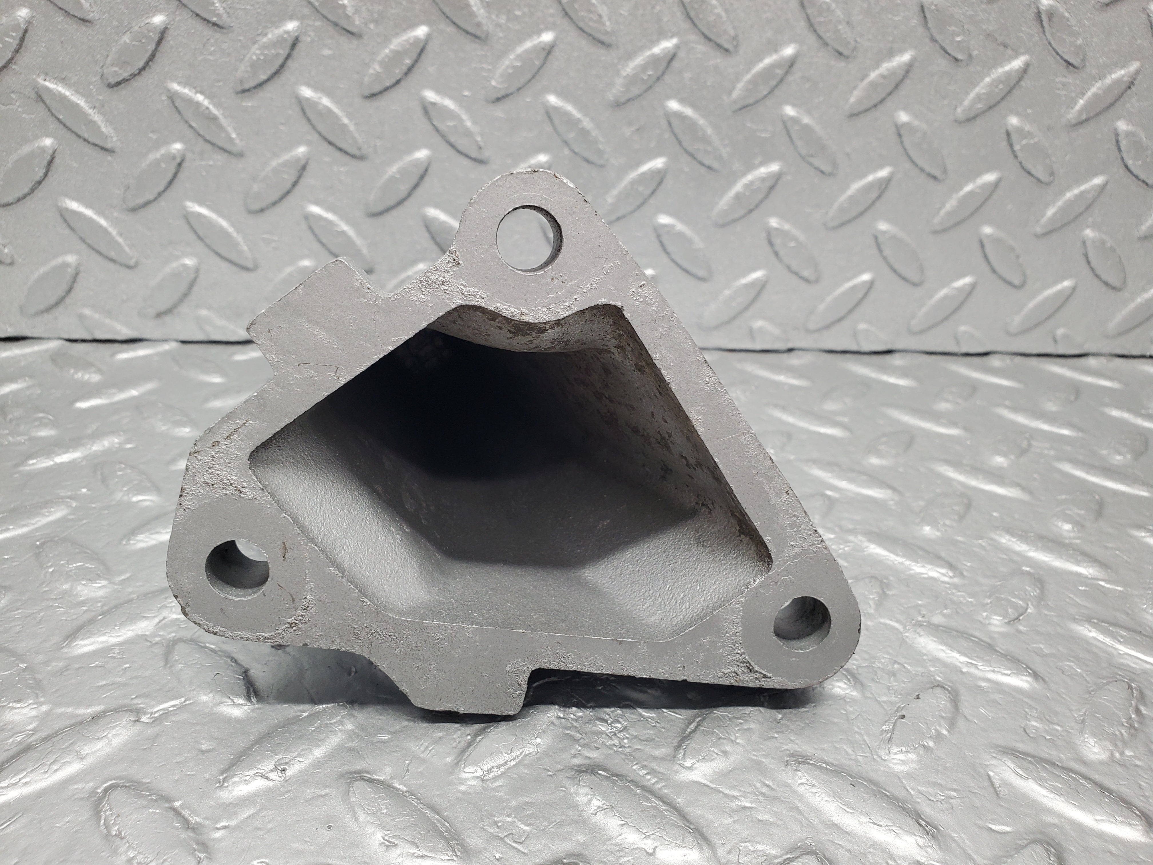 1266 Mercedes-Benz W123 230E Engine Mount Bracket Right Side 1022230304