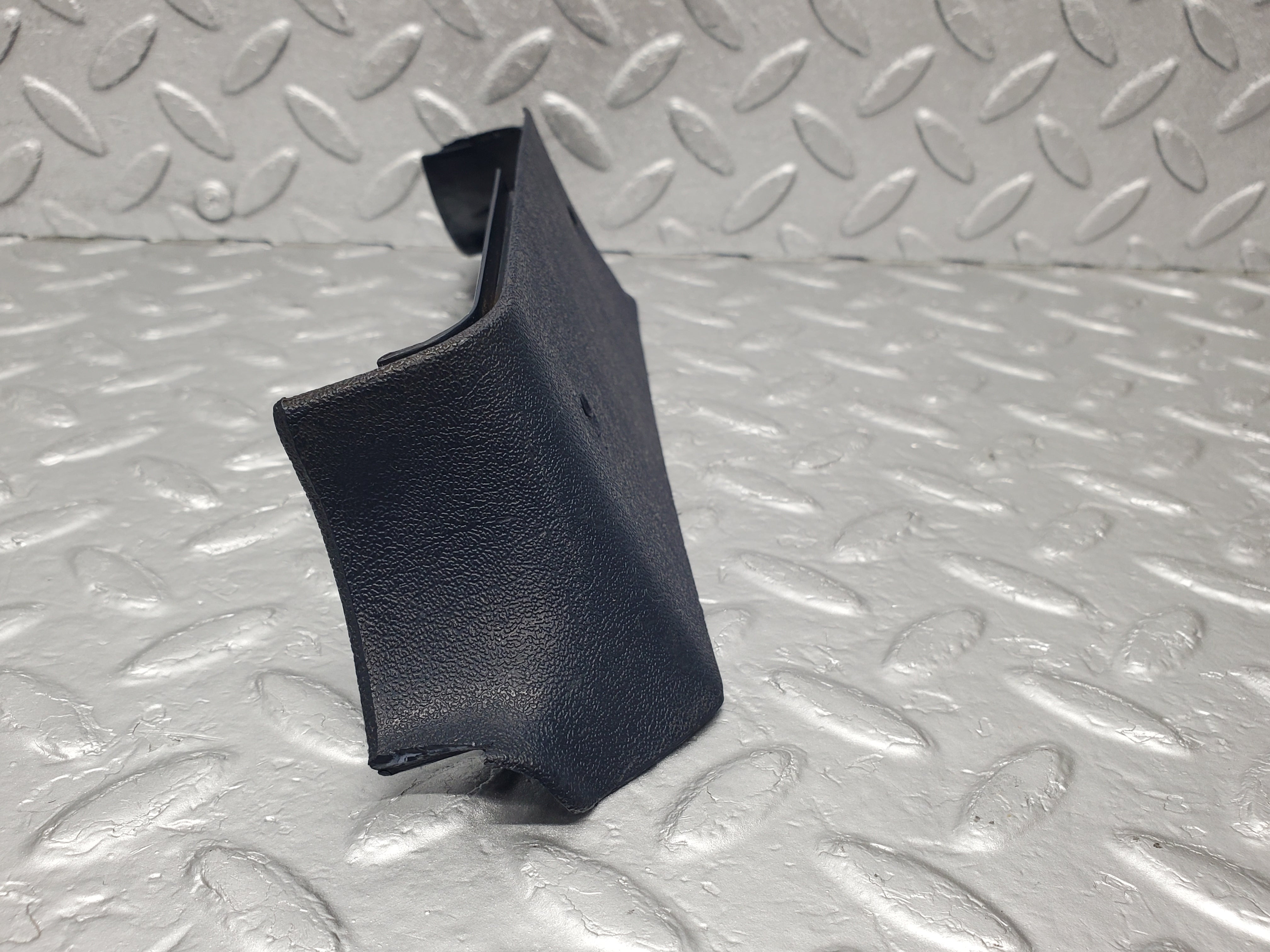 1330 Mercedes-Benz V123 240D B Pillar Bottom Cover Right Blue 1236922222