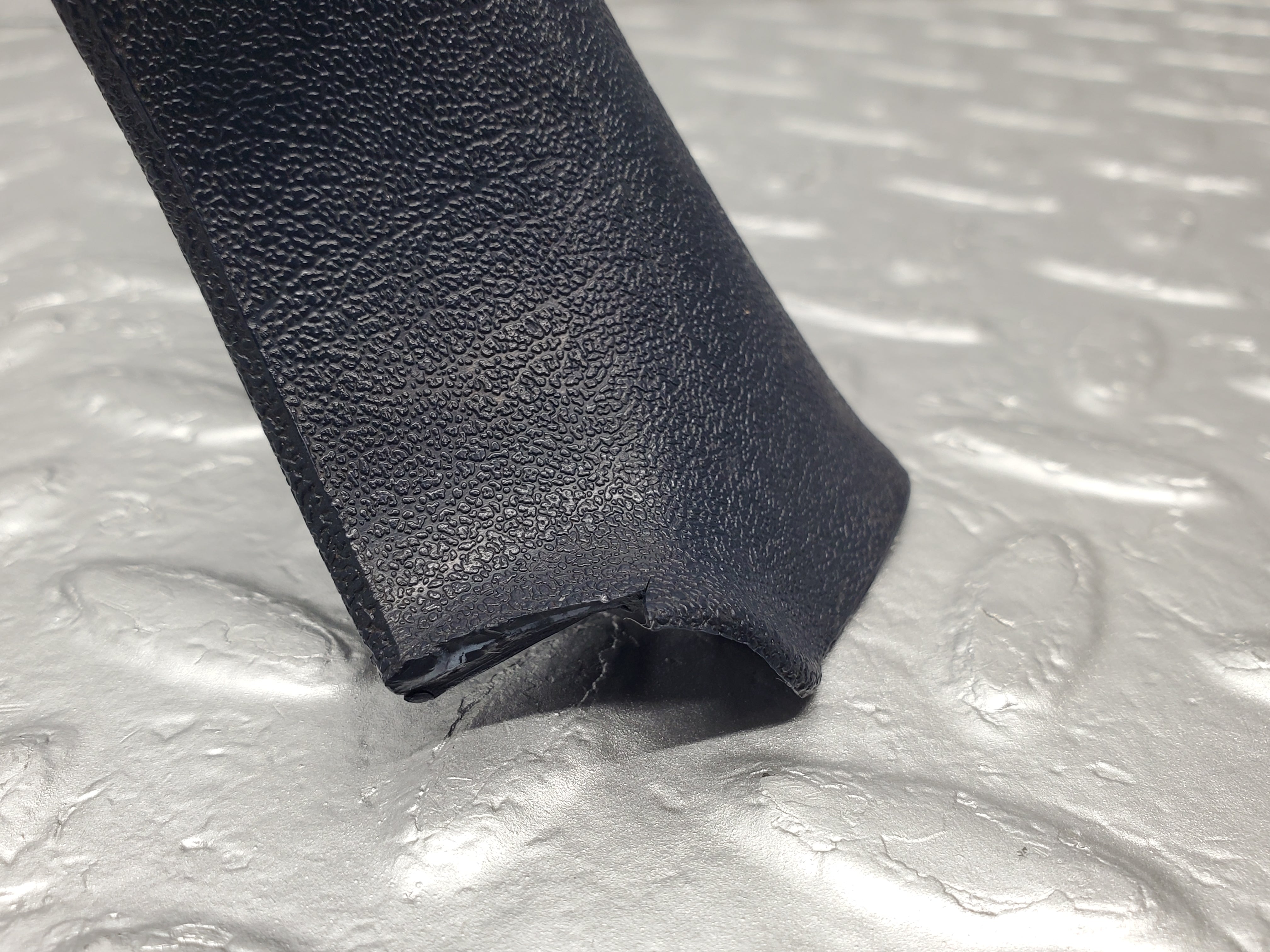 1330 Mercedes-Benz V123 240D B Pillar Bottom Cover Right Blue 1236922222