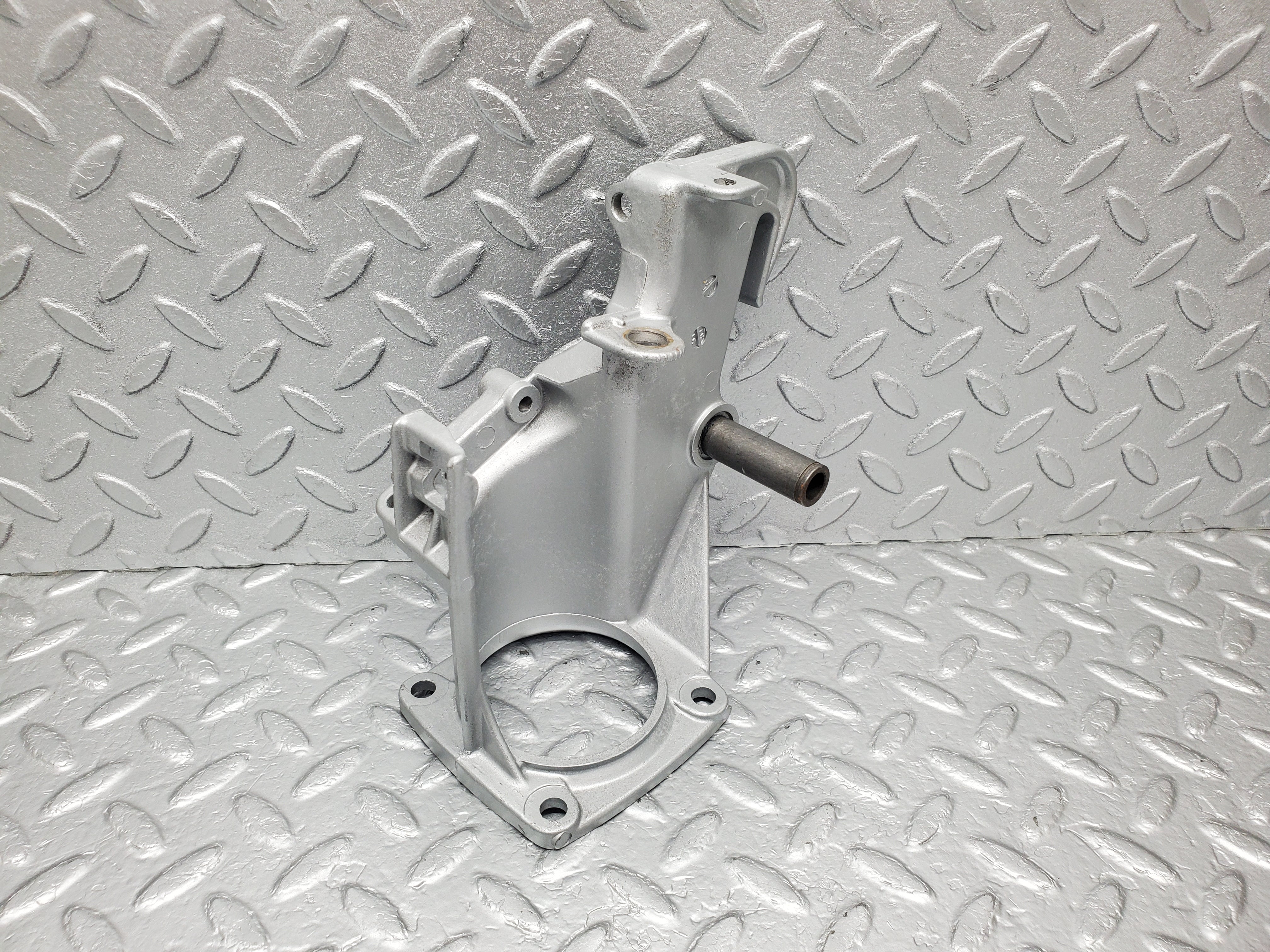 1345 Mercedes-Benz V123 240D LWB Brake Pedal Bracket Support 1232900219
