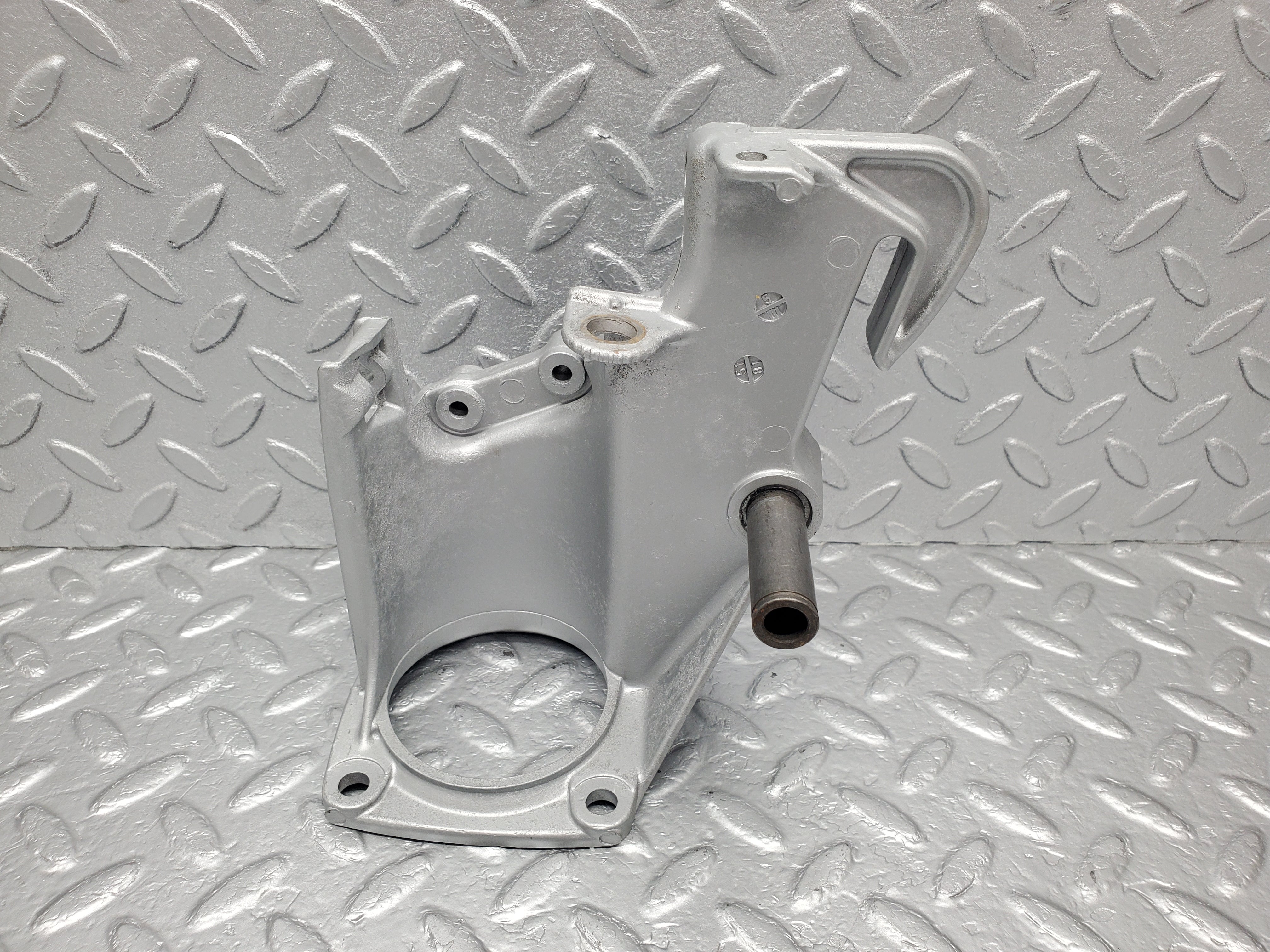 1345 Mercedes-Benz V123 240D LWB Brake Pedal Bracket Support 1232900219