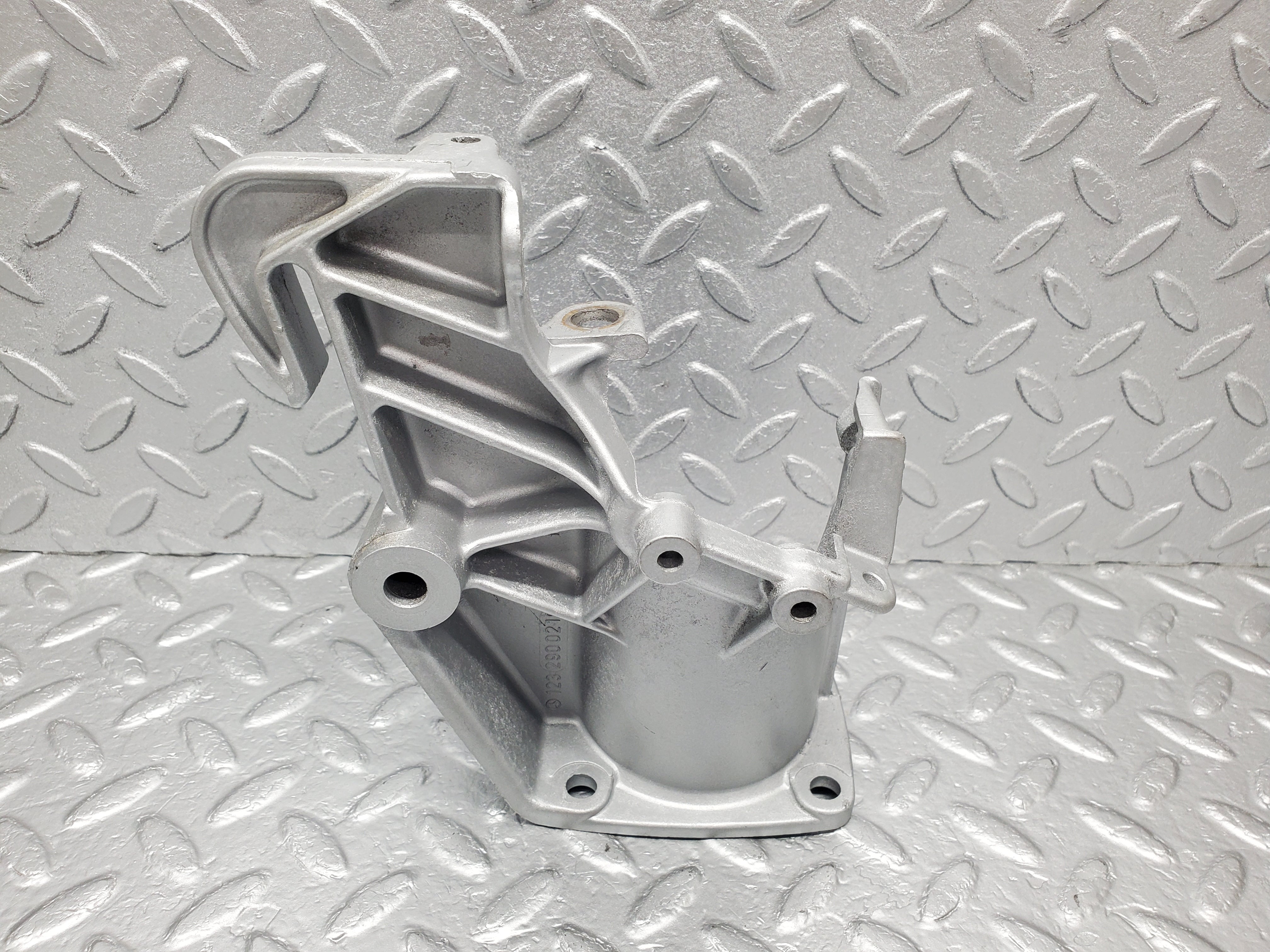 1345 Mercedes-Benz V123 240D LWB Brake Pedal Bracket Support 1232900219