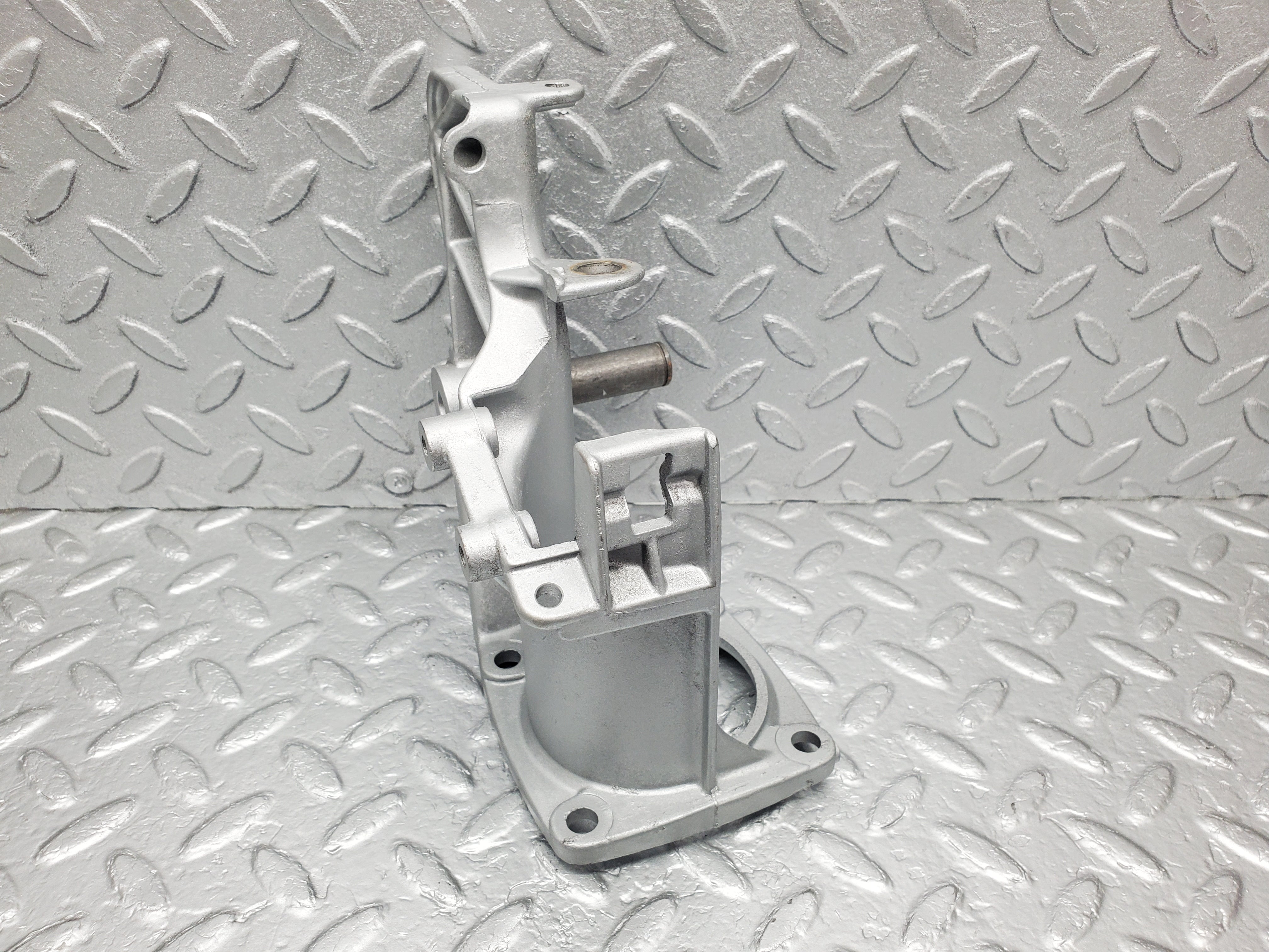 1345 Mercedes-Benz V123 240D LWB Brake Pedal Bracket Support 1232900219