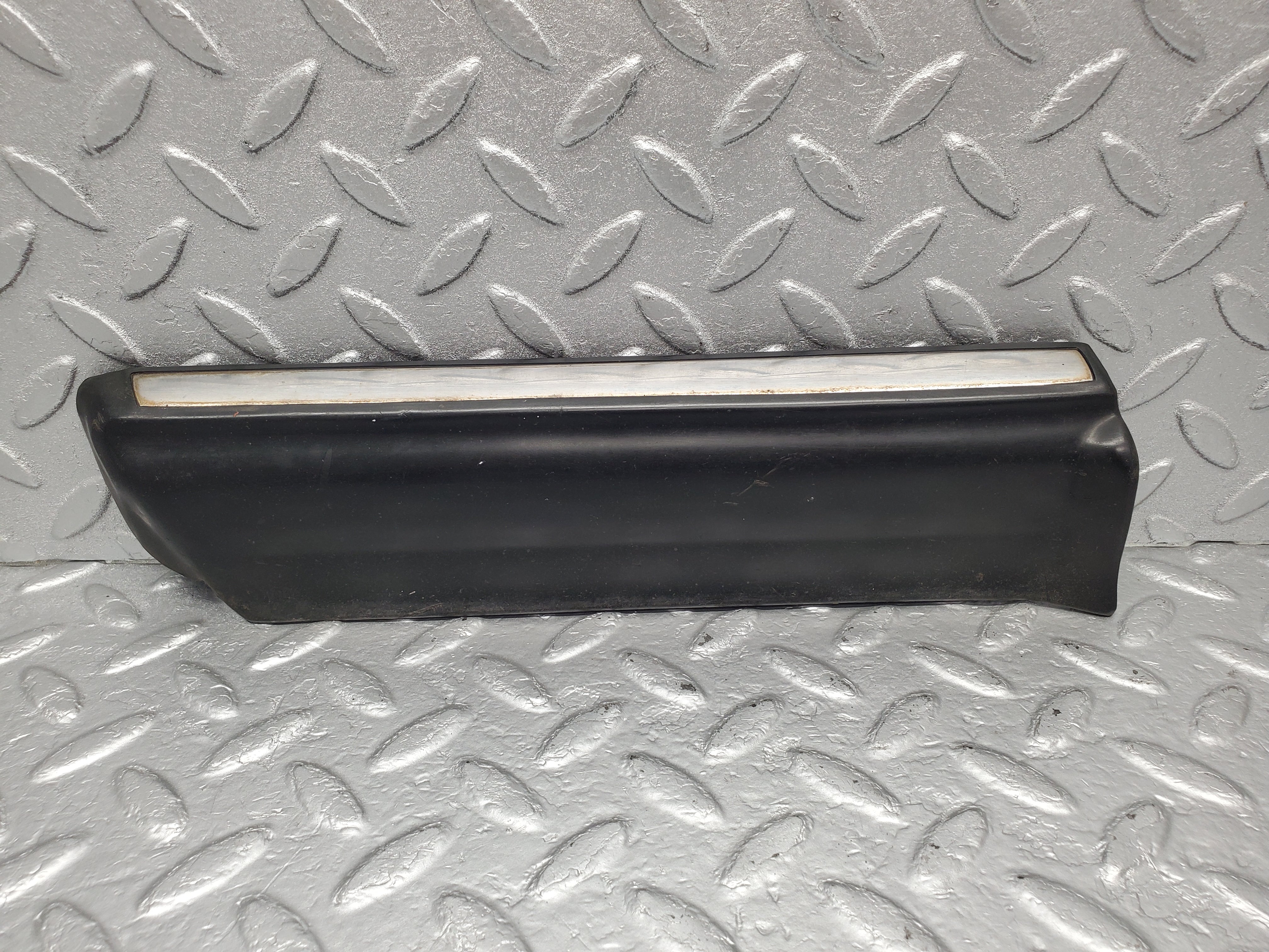 1362 Mercedes-Benz V123 240D Front Left Lower Moulding Trim