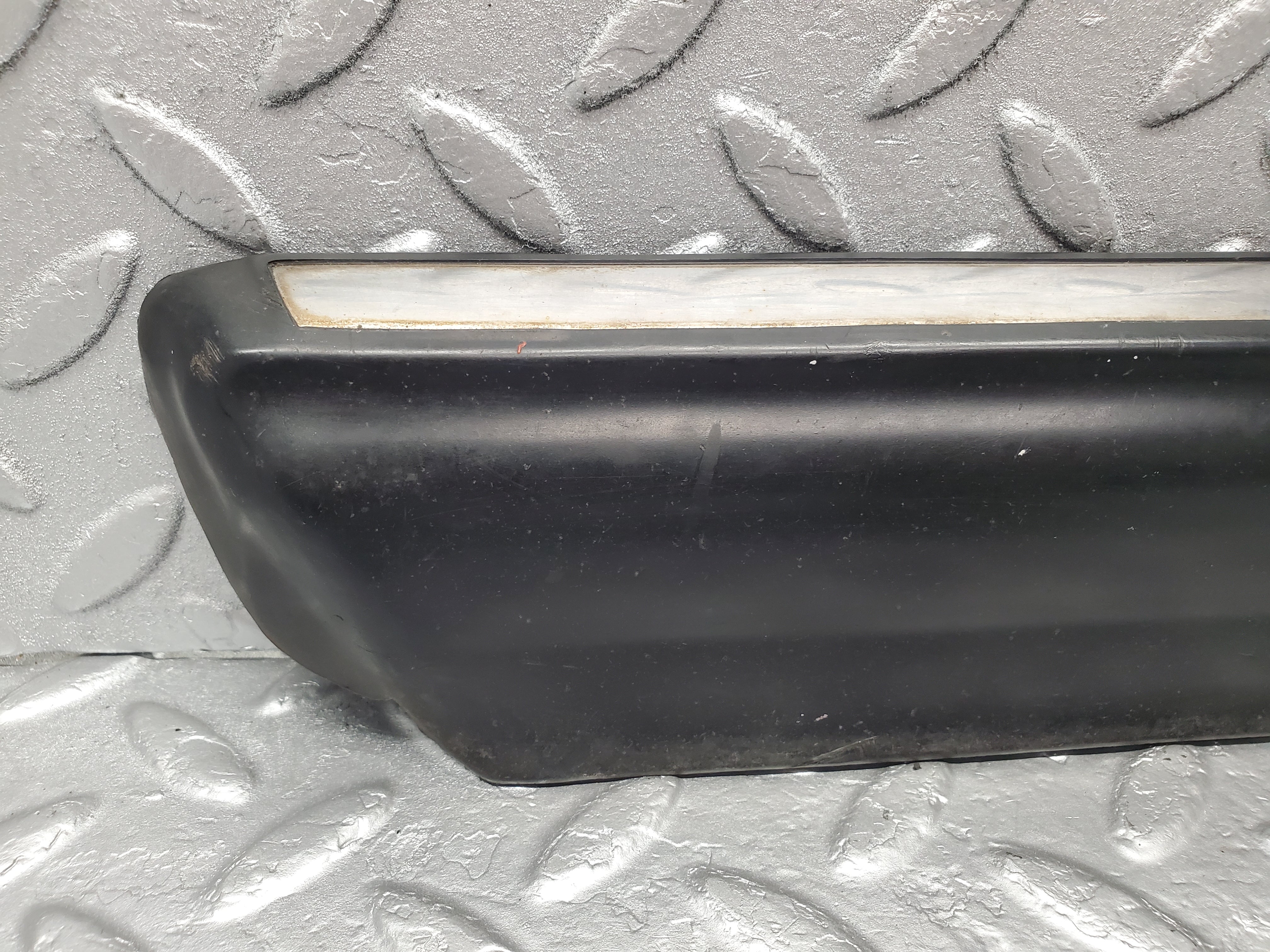 1362 Mercedes-Benz V123 240D Front Left Lower Moulding Trim